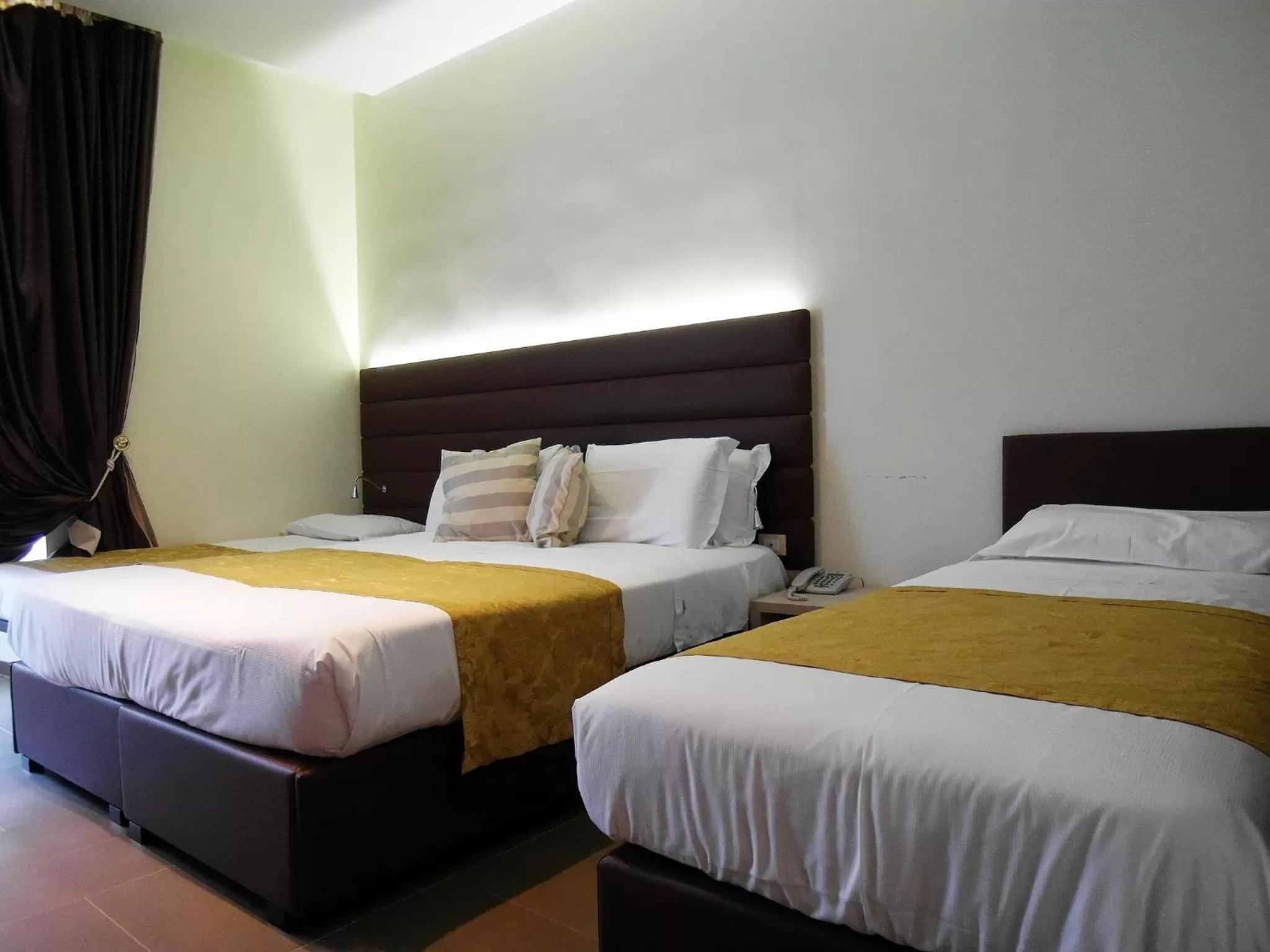 Superior Triple Room in Hotel California