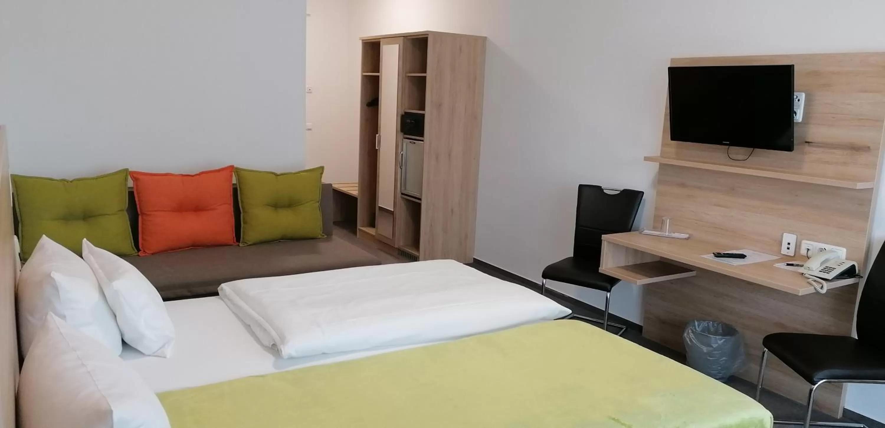 Photo of the whole room, Bed in Gasthaus Pension Rezatgrund