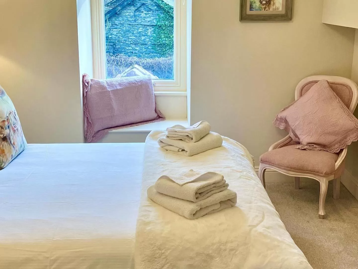 Bedroom, Bed in Storrs Gate House