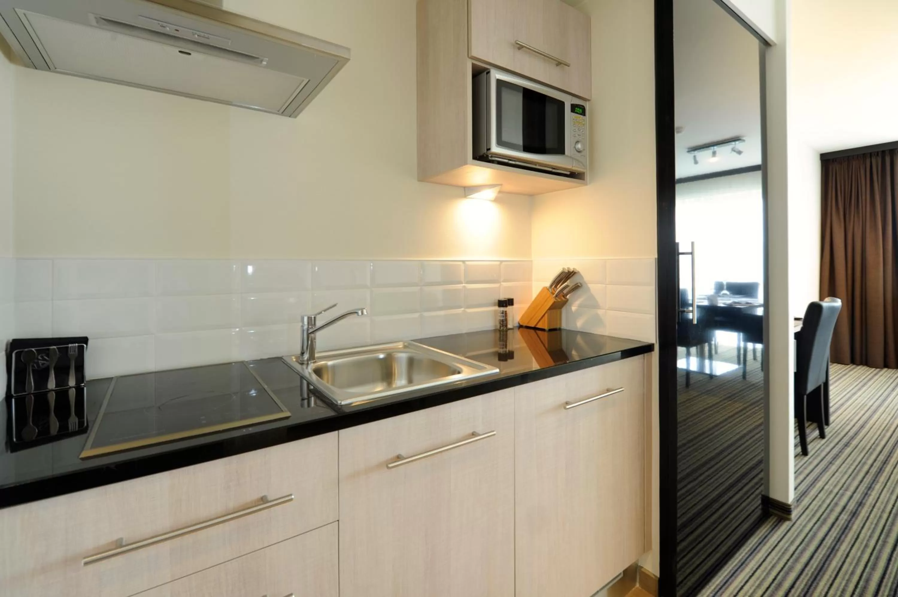 Kitchen or kitchenette in Hotel Charleroi Airport - Van Der Valk