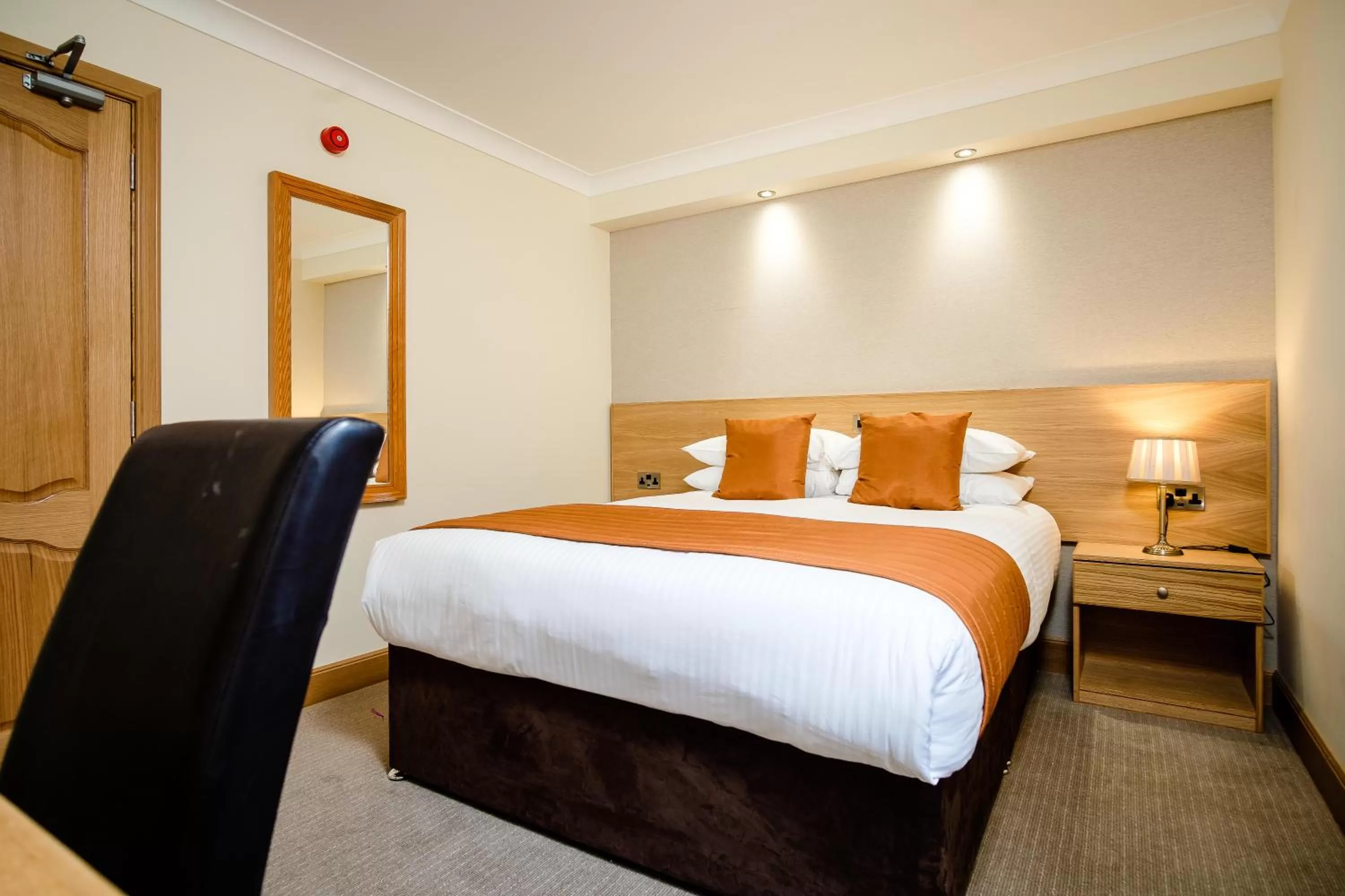 Bedroom, Bed in Victoria Hotel