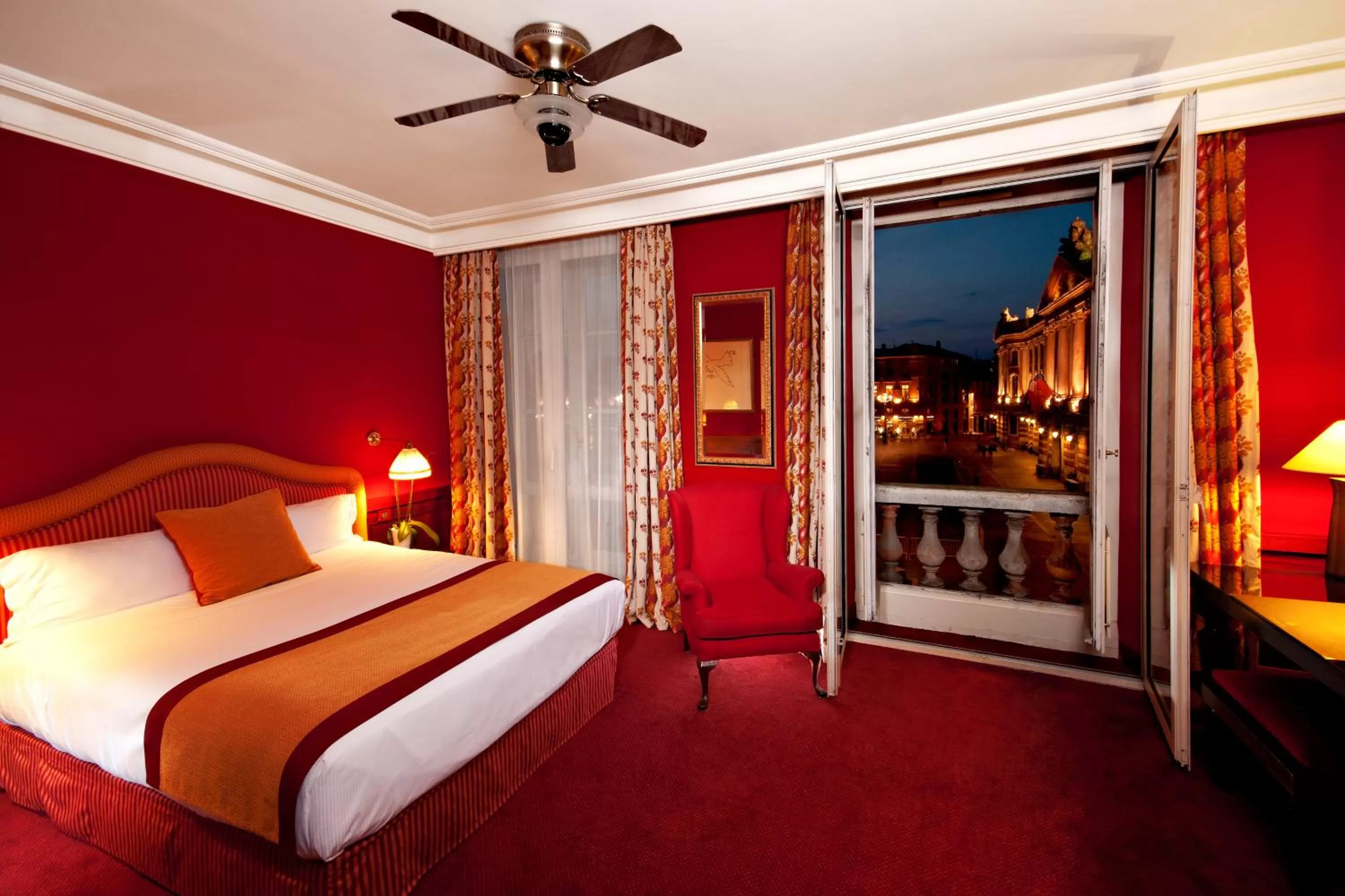 Photo of the whole room, Bed in Grand Hotel de l'Opera - BW Premier Collection