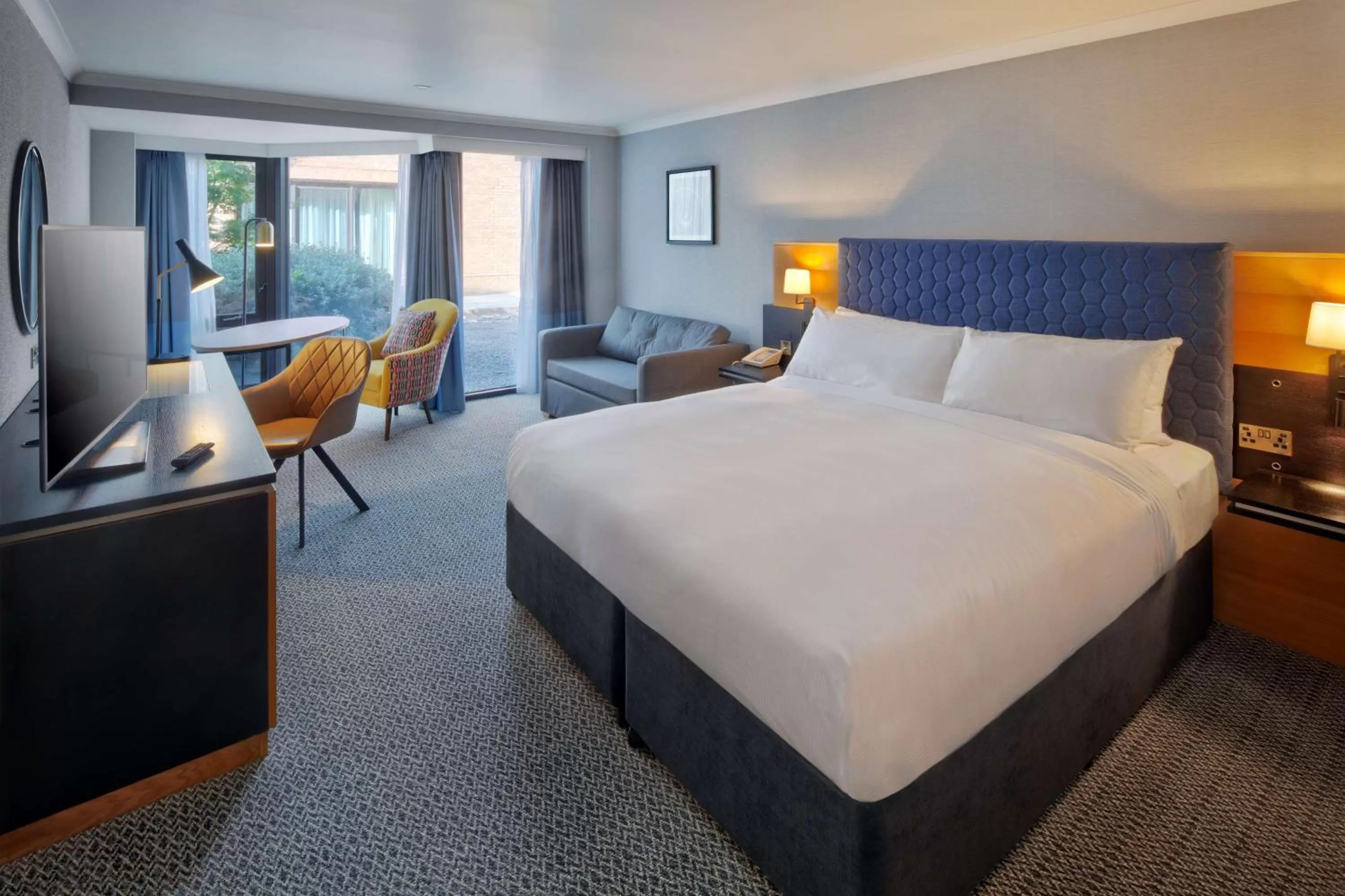 Bed in DoubleTree by Hilton Manchester Airport