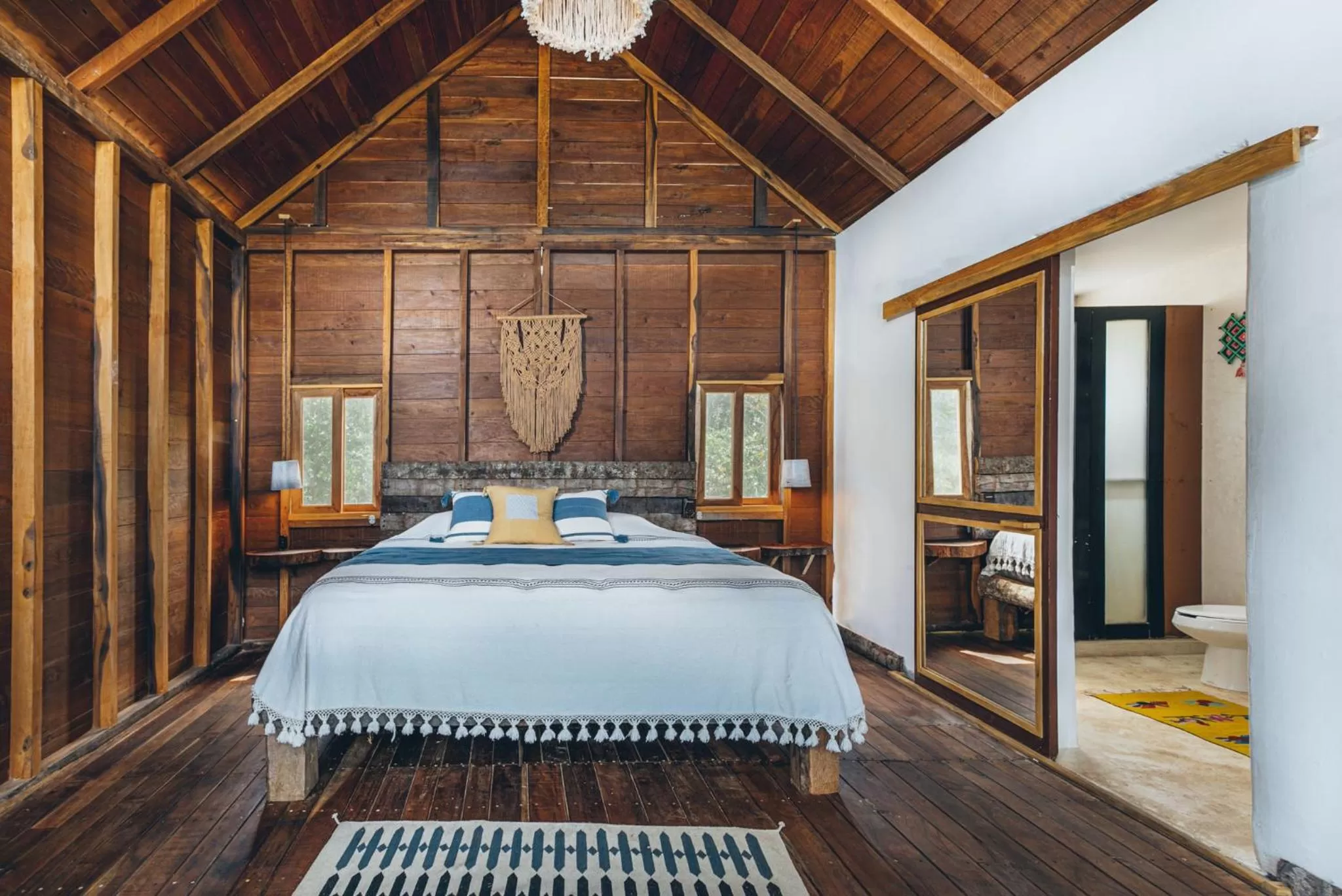 Photo of the whole room, Bed in Embajada Universal By La Eufemia Group