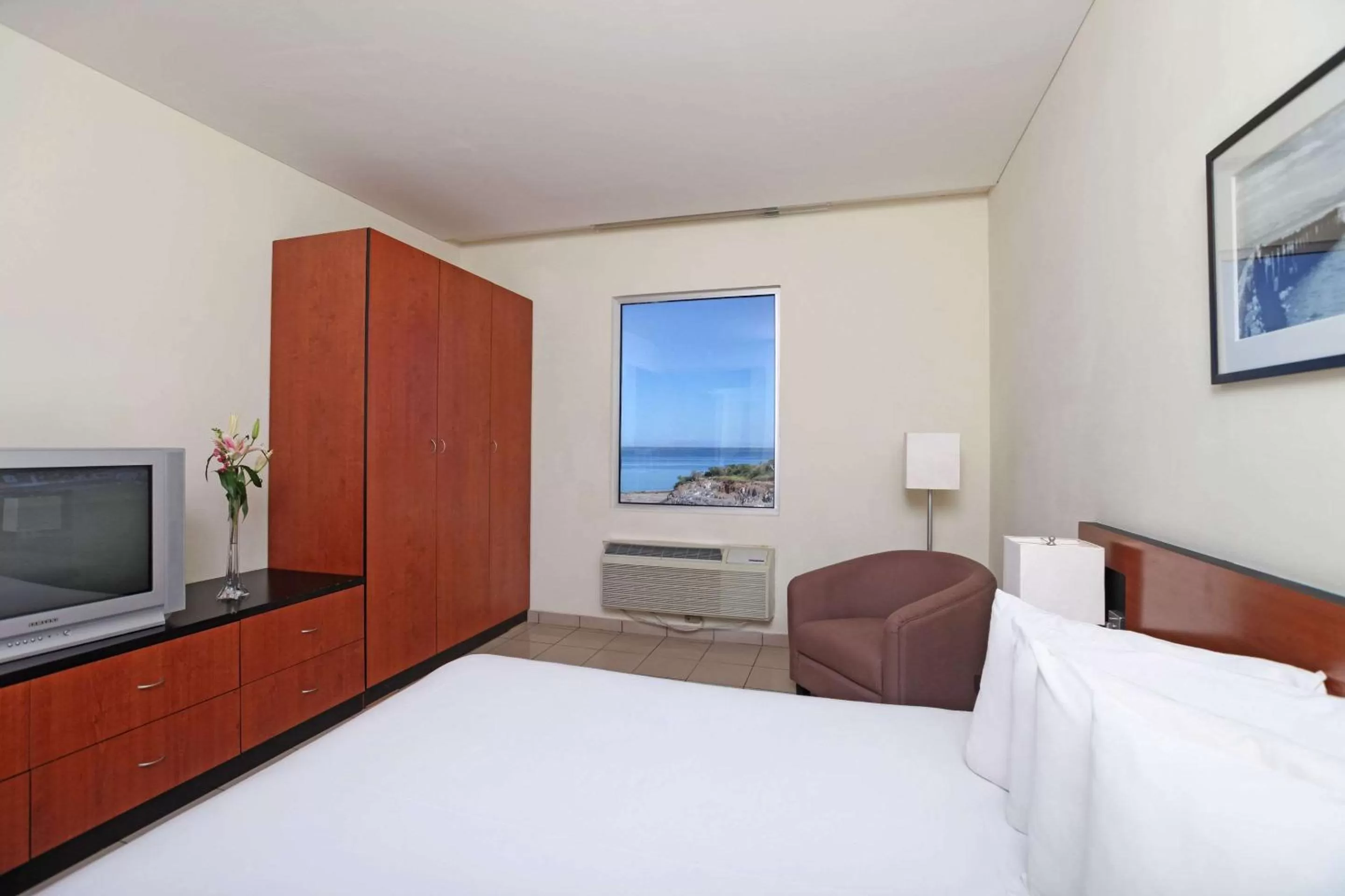 Photo of the whole room, Bed in Comfort Inn Real La Union