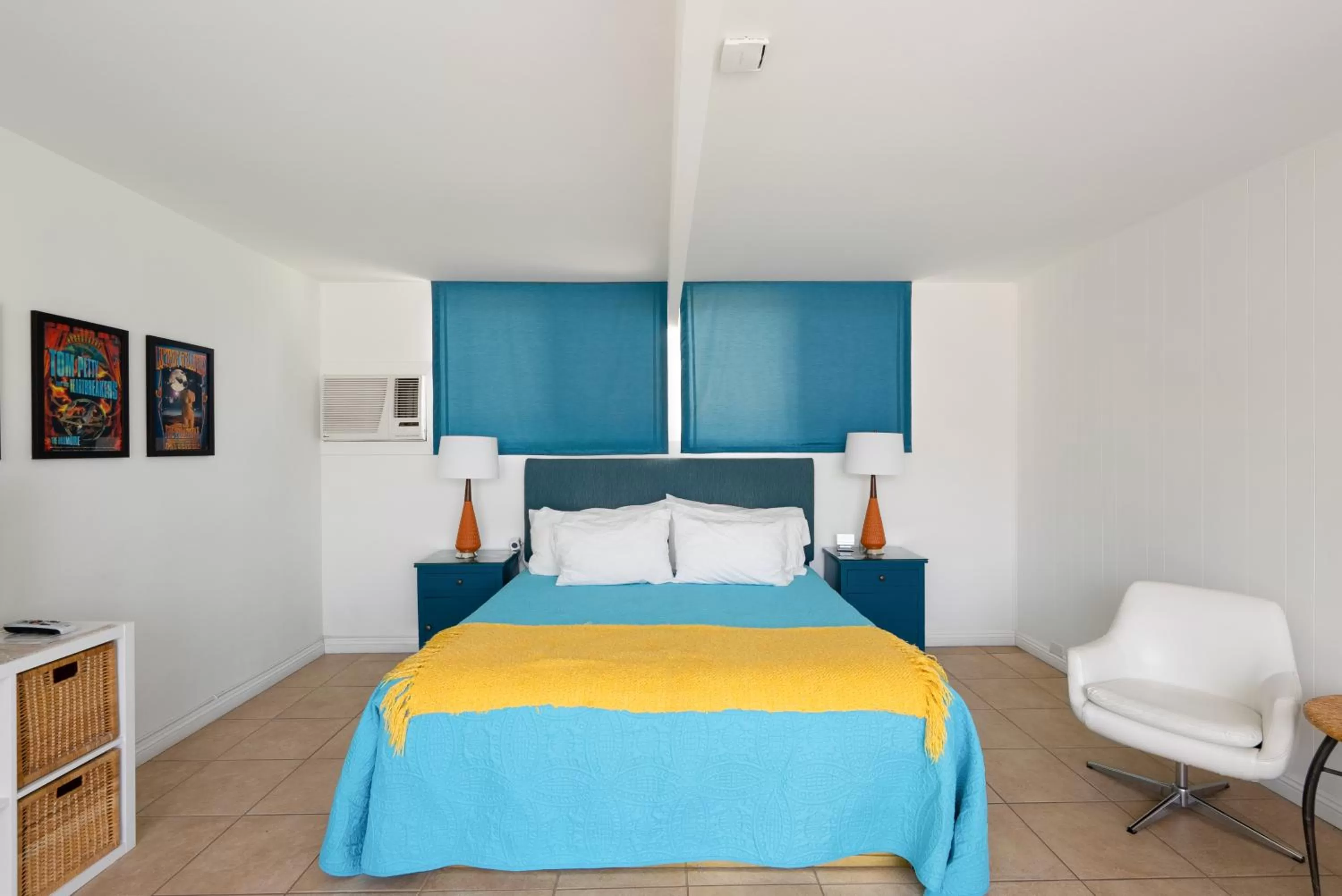 Bed in The Monkey Tree Hotel by AvantStay