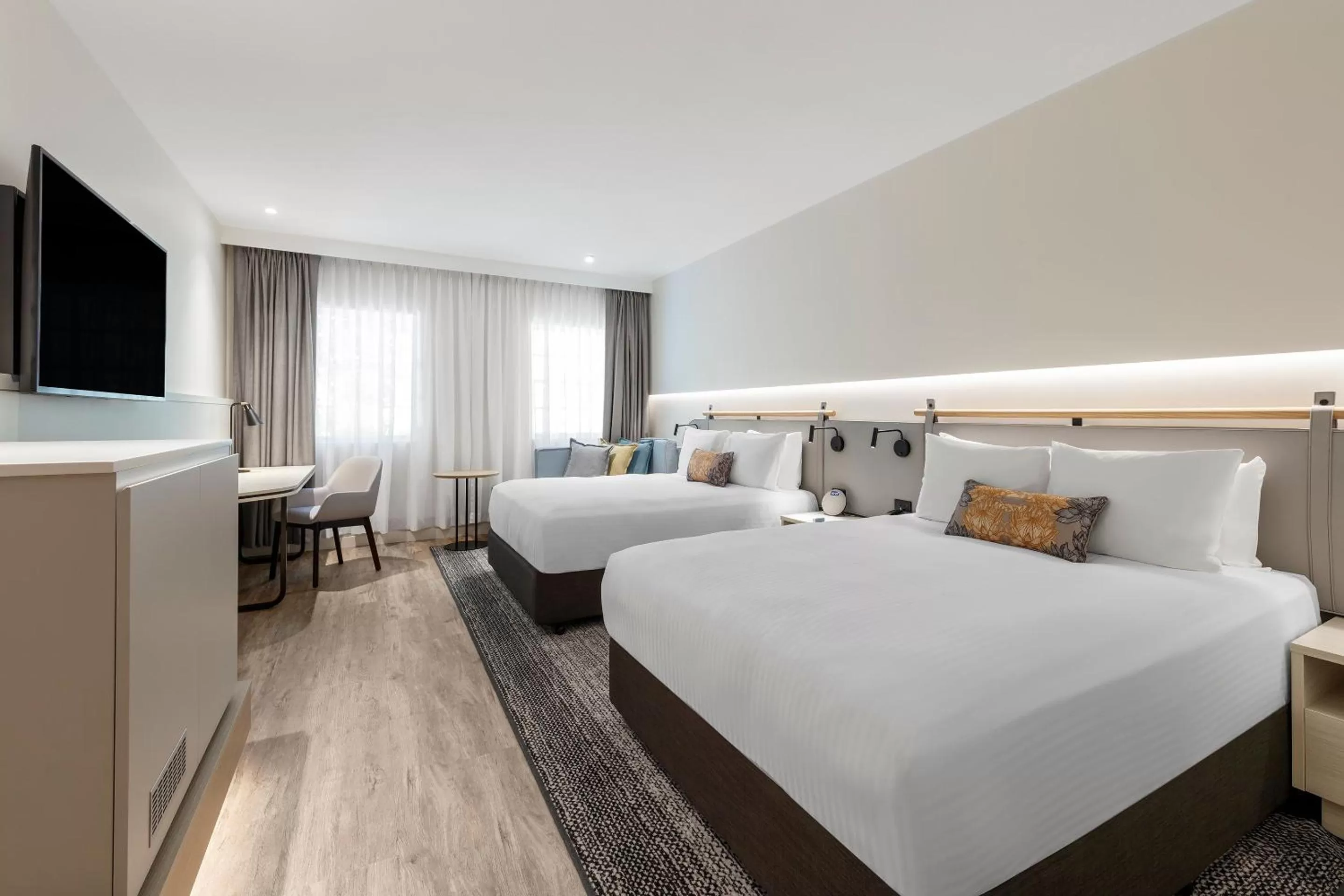 Photo of the whole room, Bed in Crowne Plaza Hawkesbury Valley by IHG