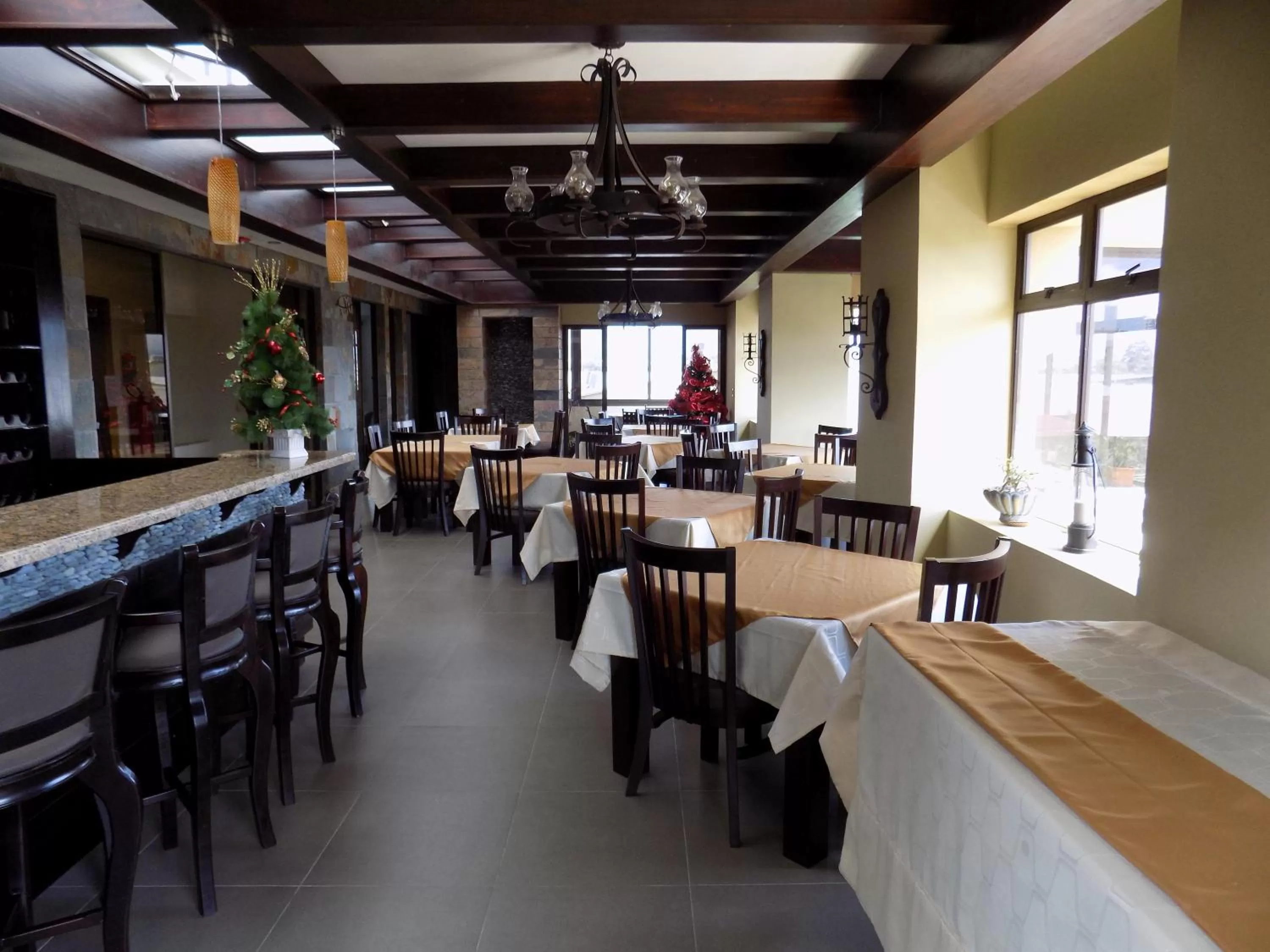 Restaurant/places to eat in Hotel Plaza Real Suites & Apartments San Jose