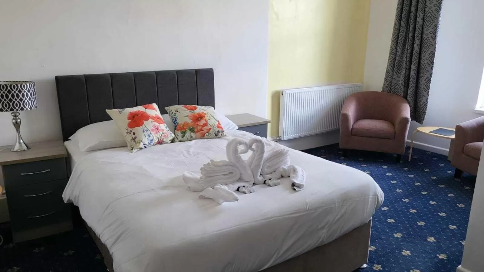 Bedroom, Bed in Maqs Bistro