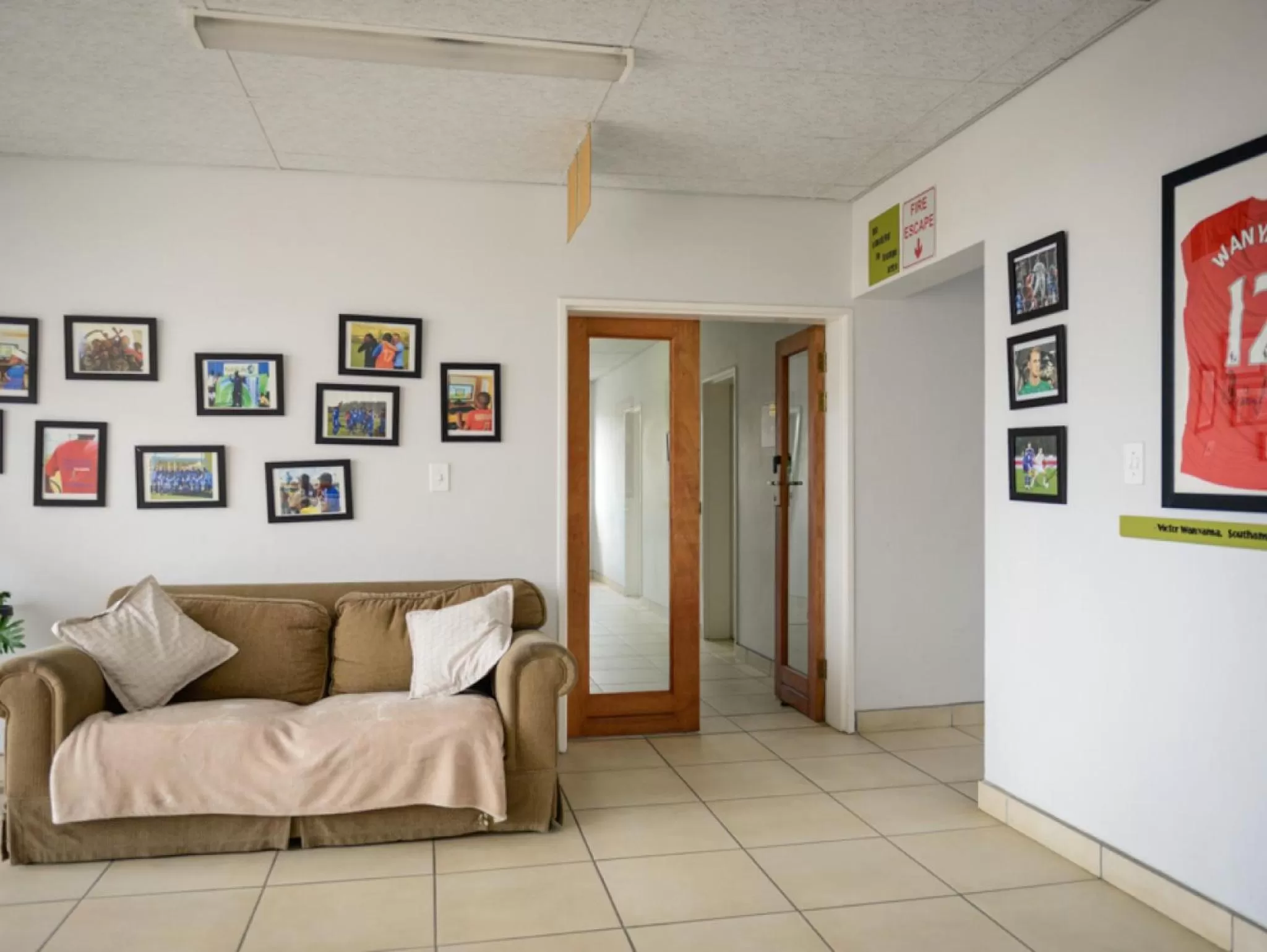 Communal lounge/ TV room, Lobby/Reception in Hokahanya Inn & Conference Centre