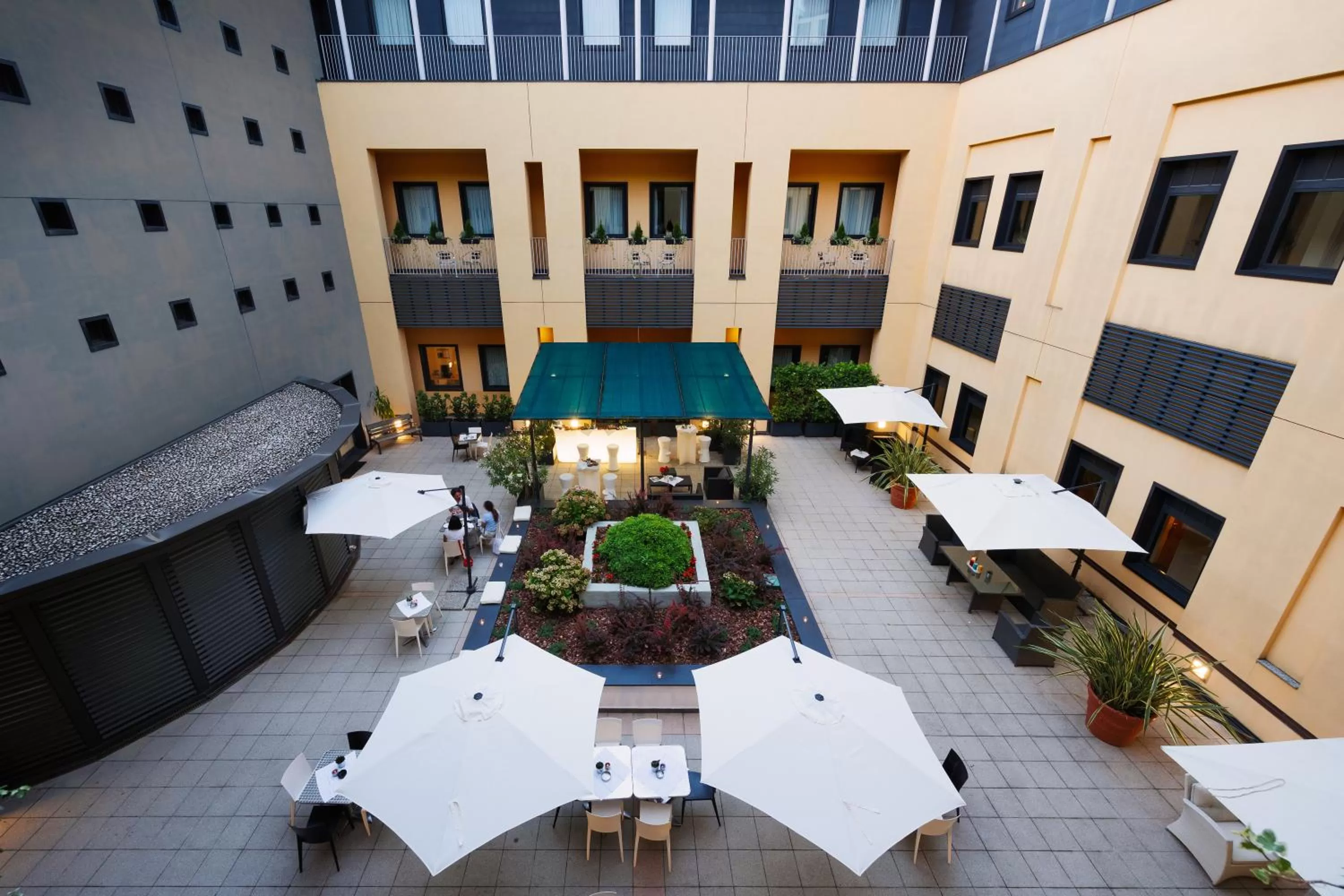 Inner courtyard view in iH Hotels Milano Gioia