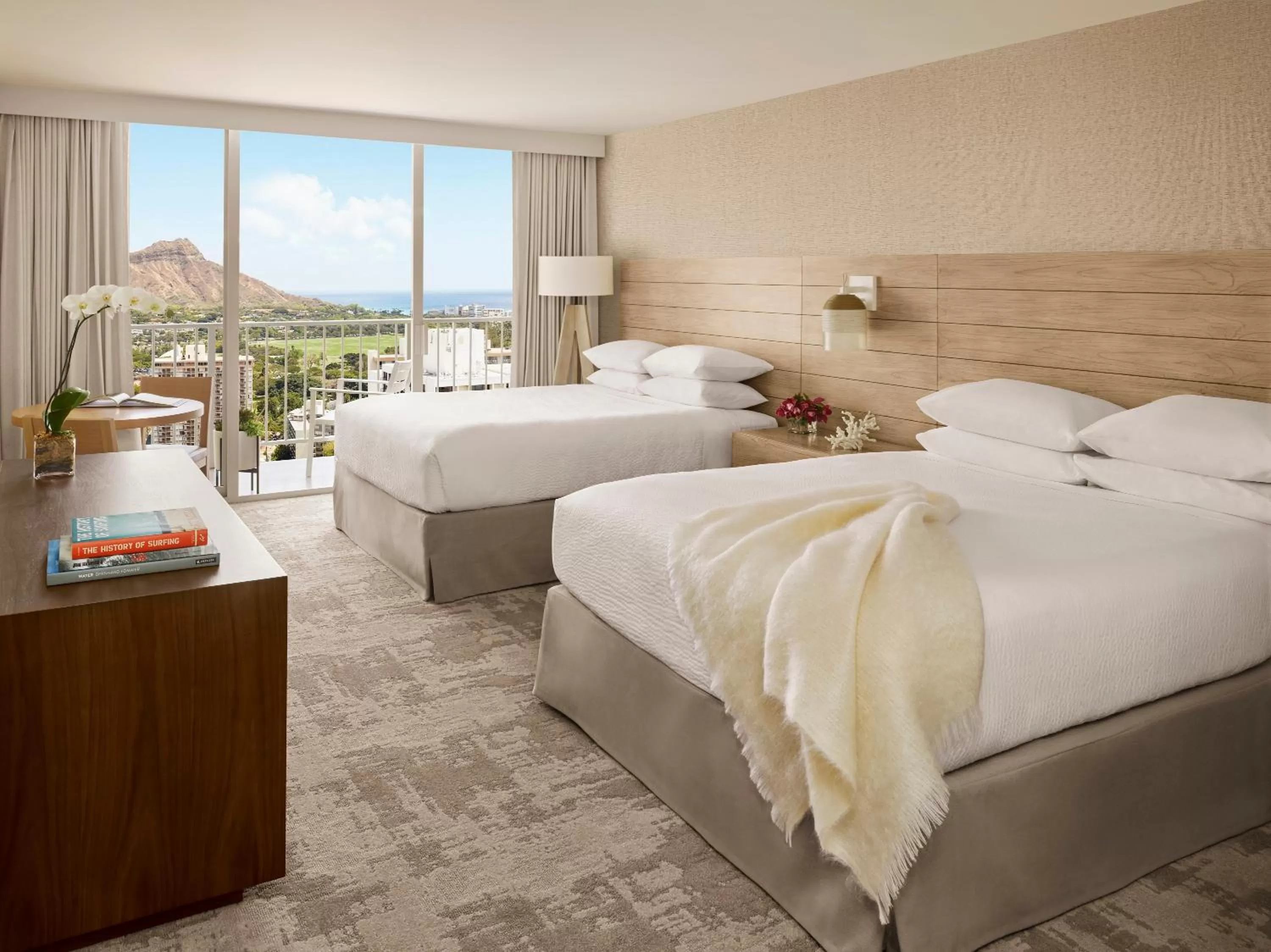 Bedroom, Bed in 'Alohilani Resort Waikiki Beach