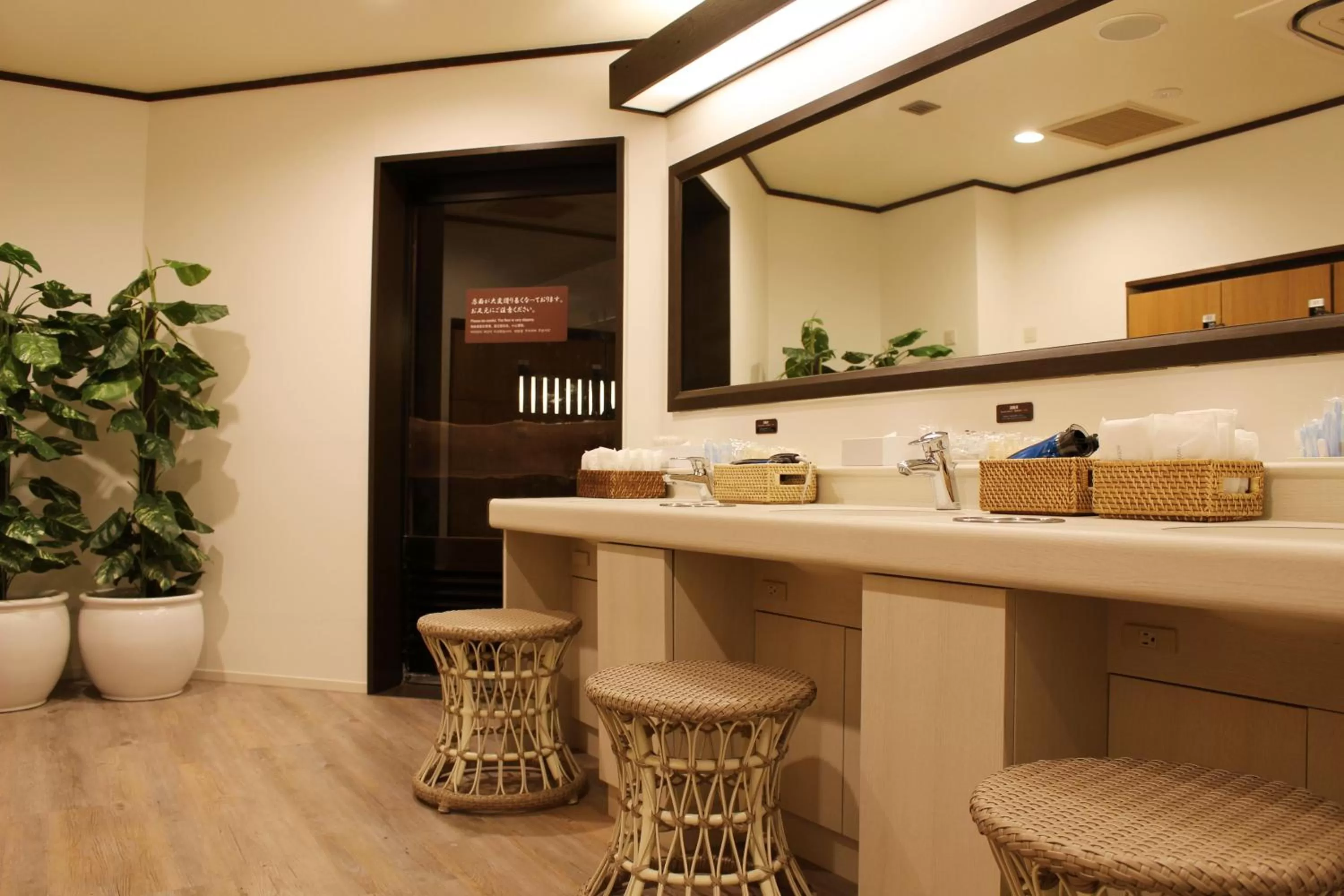 Area and facilities in the b suidobashi