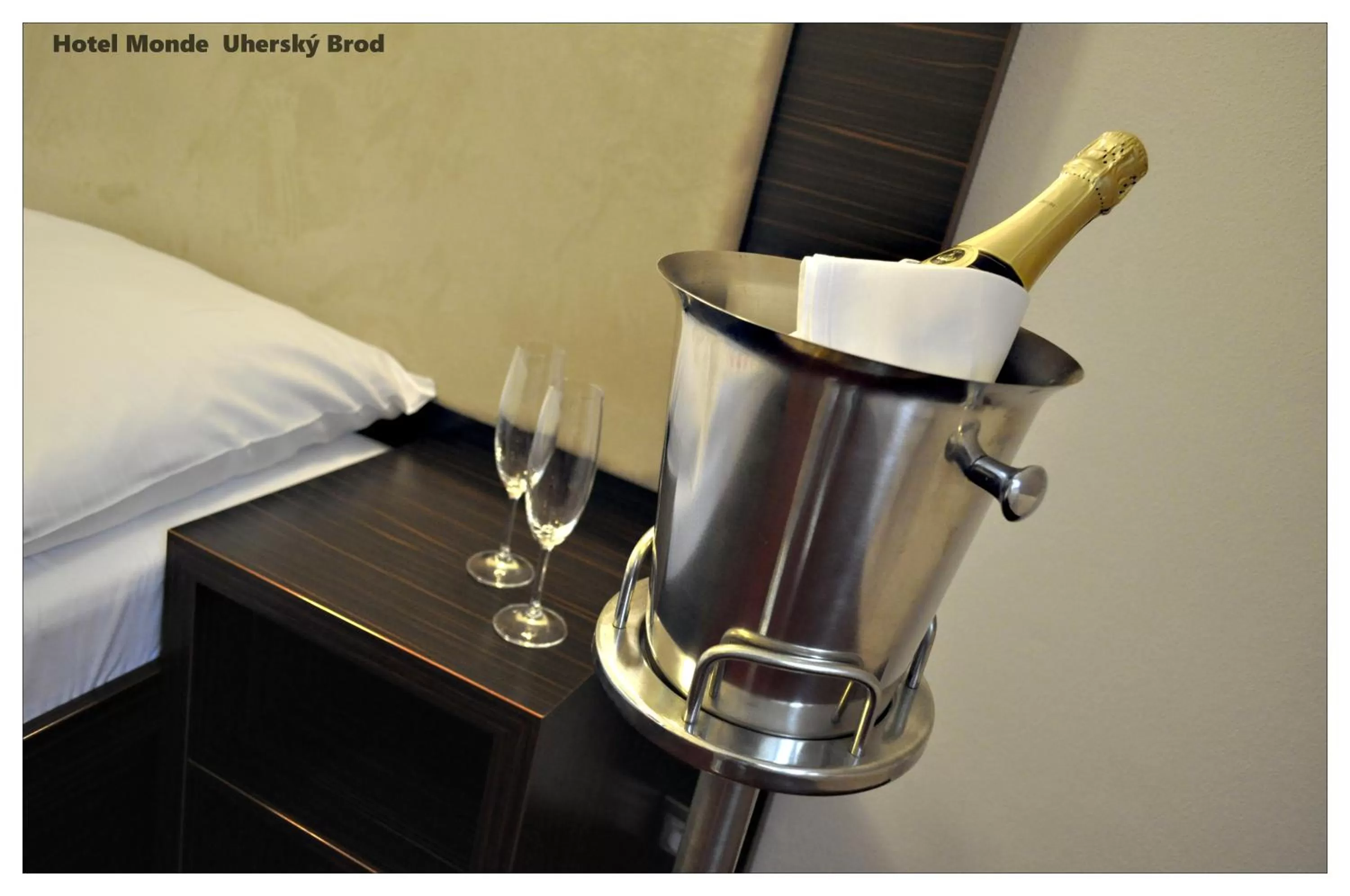 Alcoholic drinks, Coffee/Tea Facilities in Hotel Monde