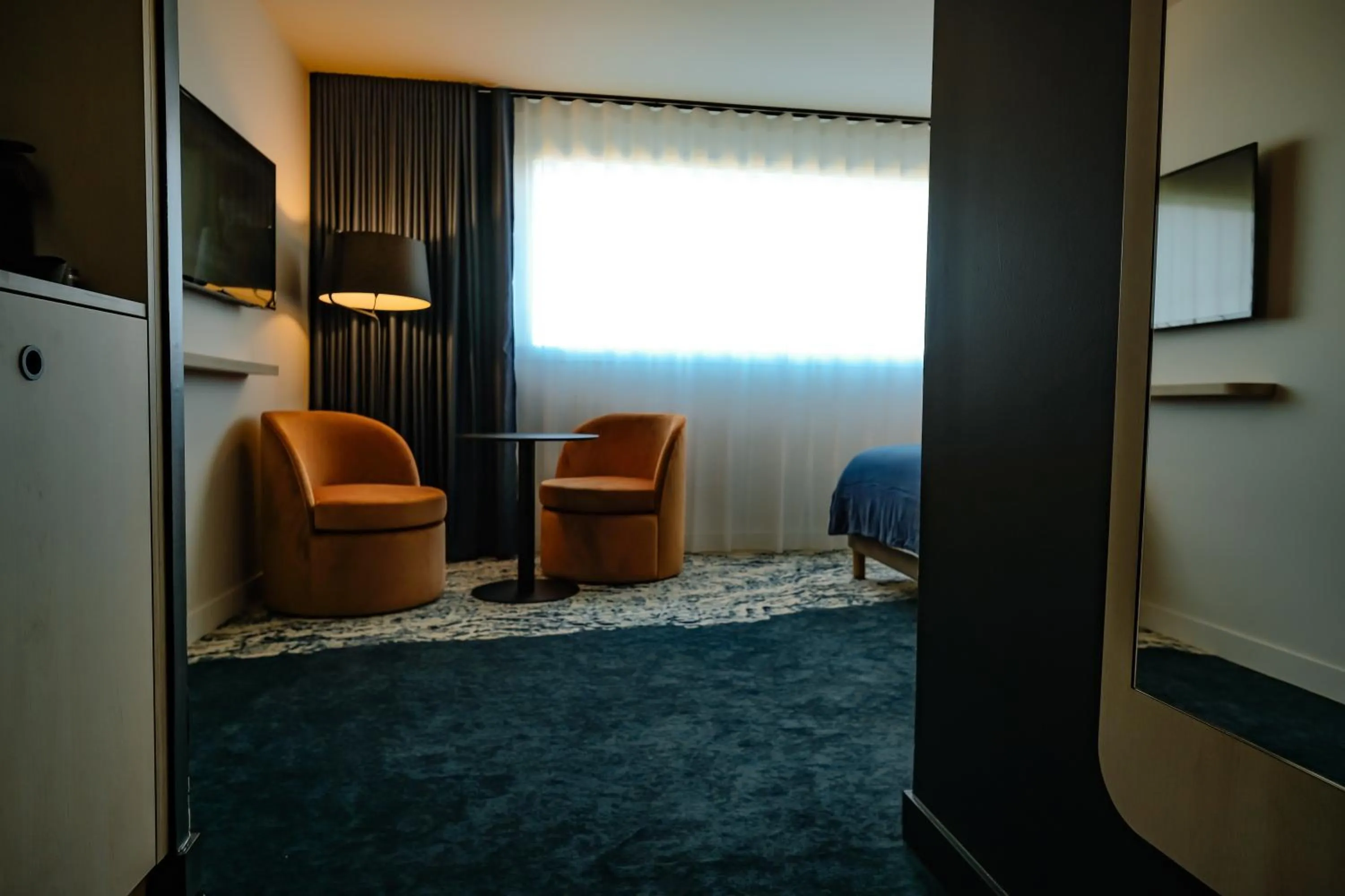 Photo of the whole room in ibis Styles Bordeaux Lac Bruges