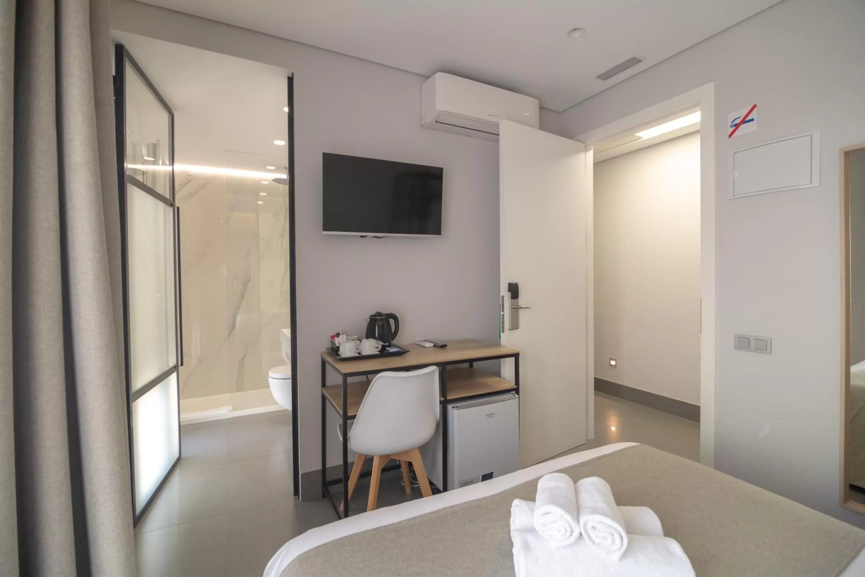 TV and multimedia, Bed in Hotel La Milagrosa