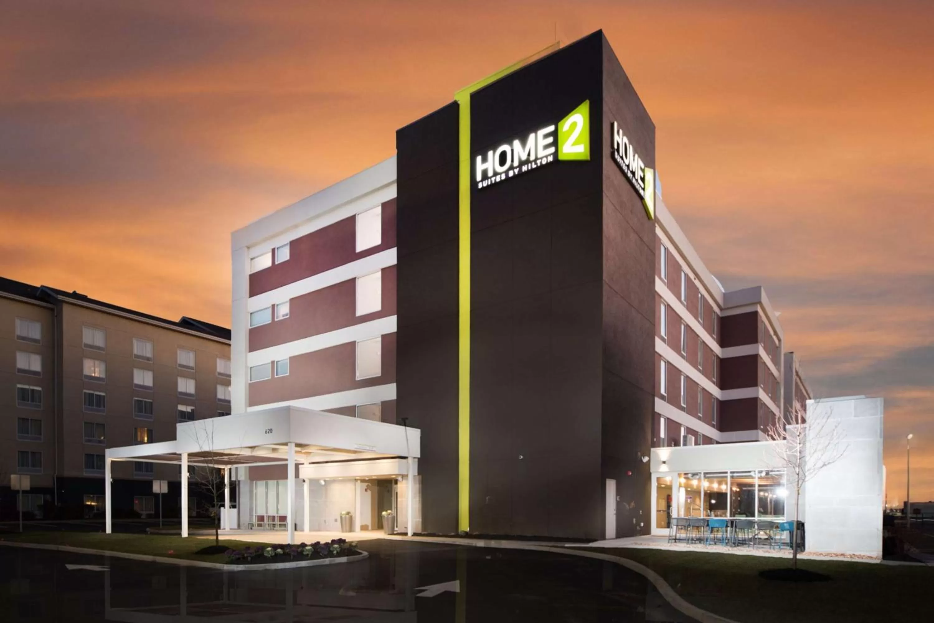 Property building in Home2 Suites By Hilton Newark Airport