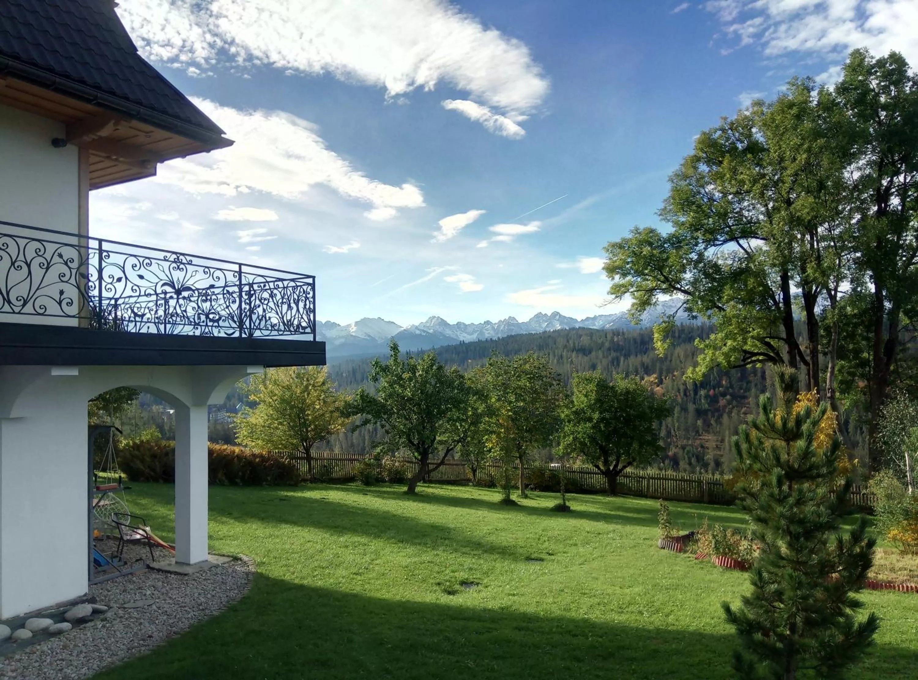 Property building in Górskie Wspomnienie