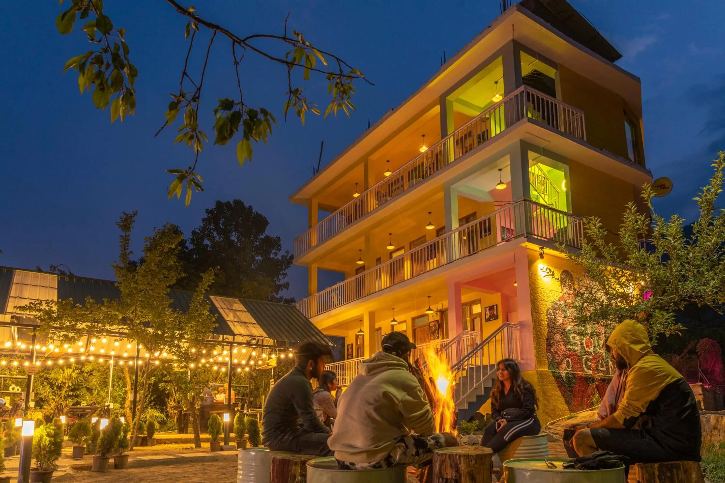 Property building in Whoopers Hostel Manali