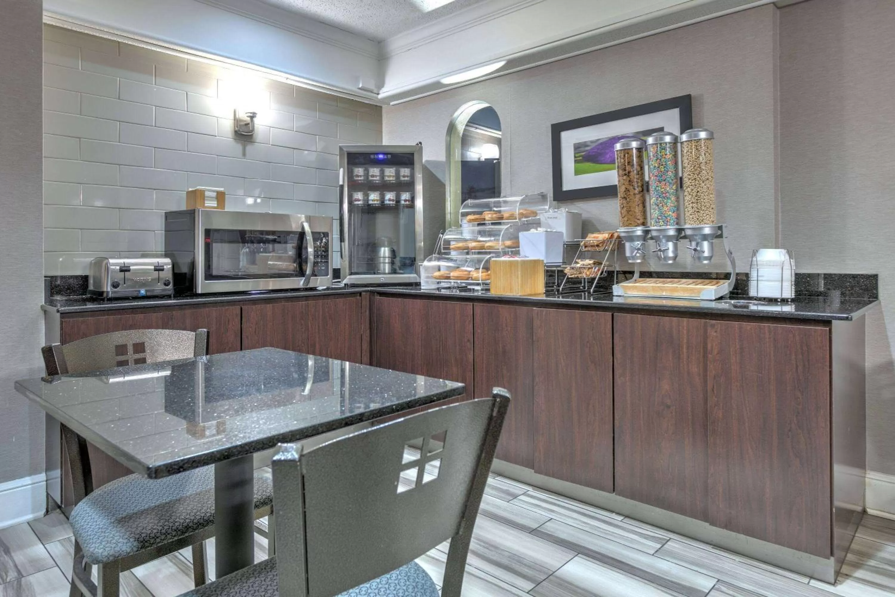 Breakfast in La Quinta Inn by Wyndham Dallas Uptown