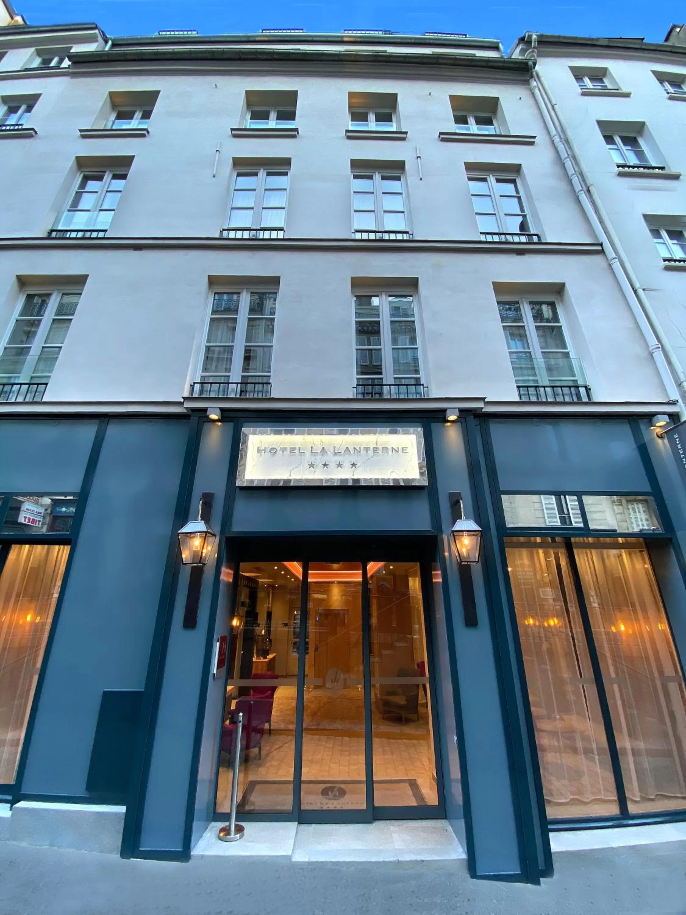 Facade/entrance in Hotel La Lanterne & Spa By Timhotel