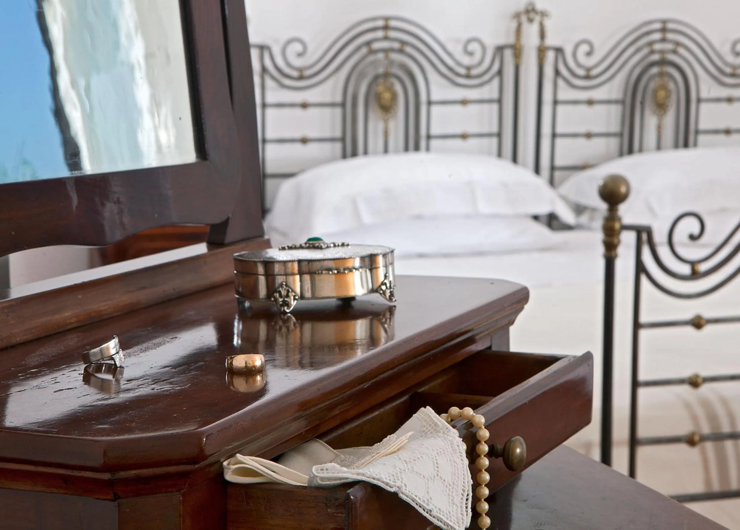 Decorative detail, Bed in Villa Oriana Relais