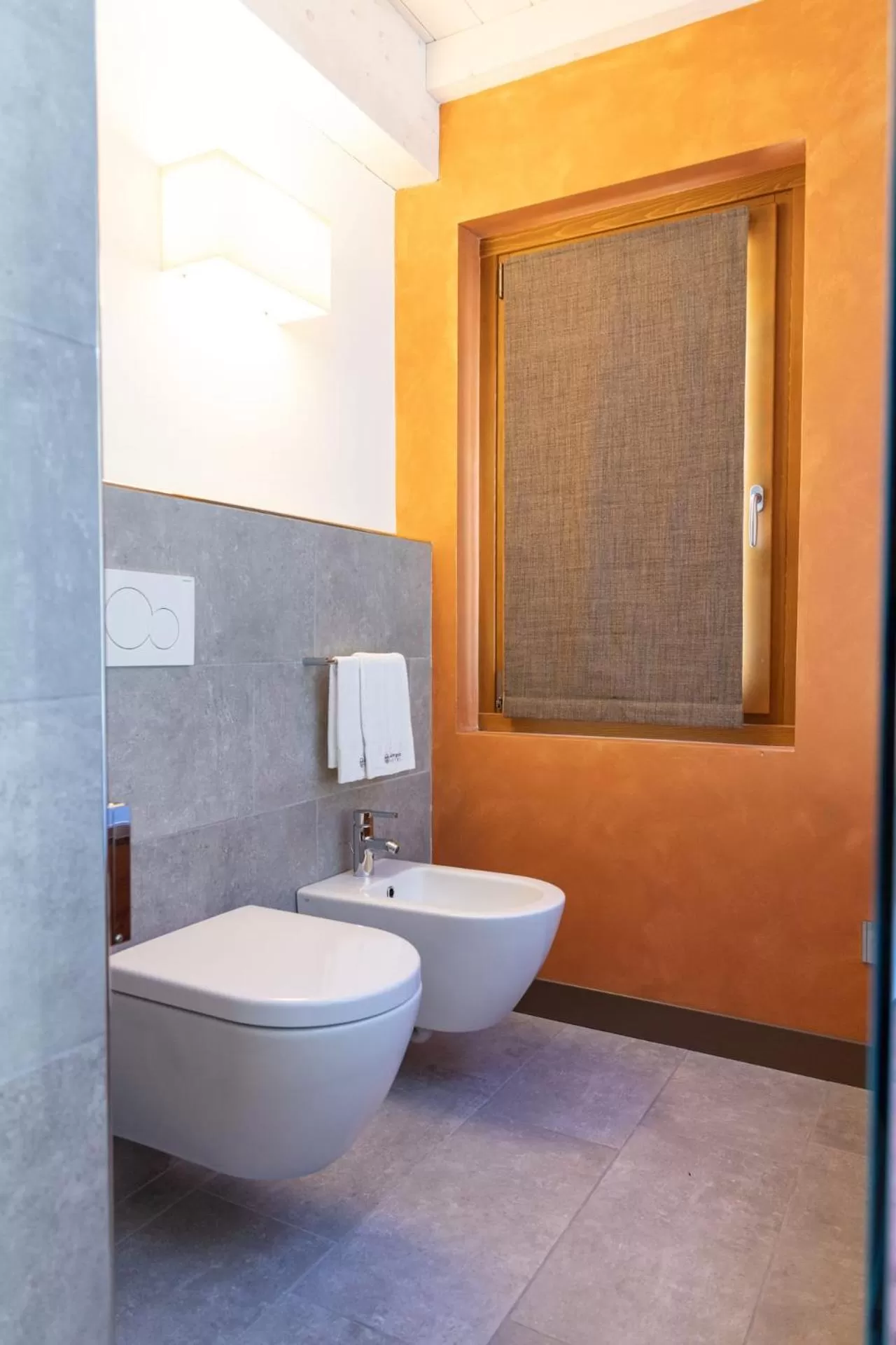 Toilet in Olimpia Hotel