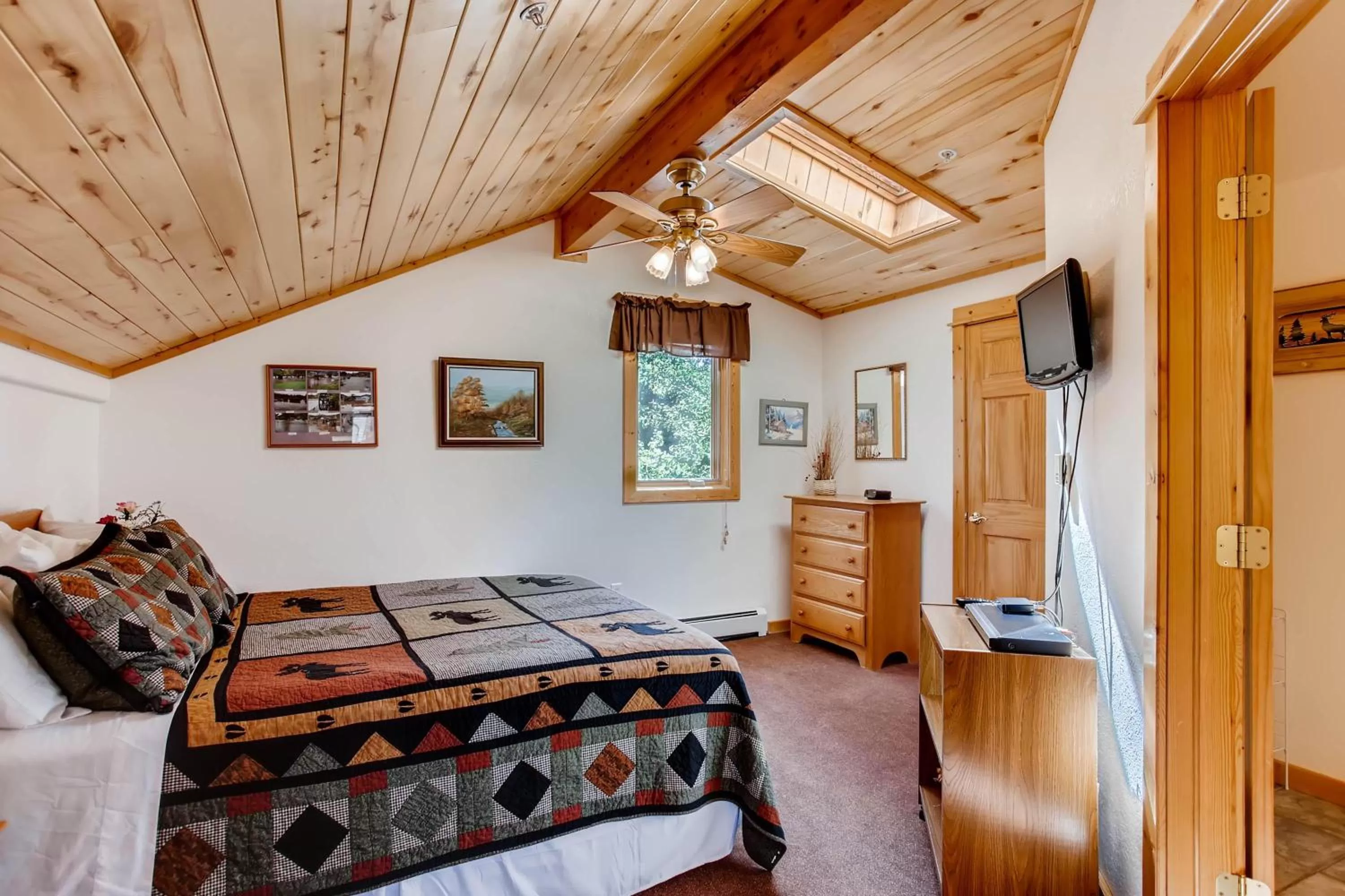 Bed in Estes Park Condos