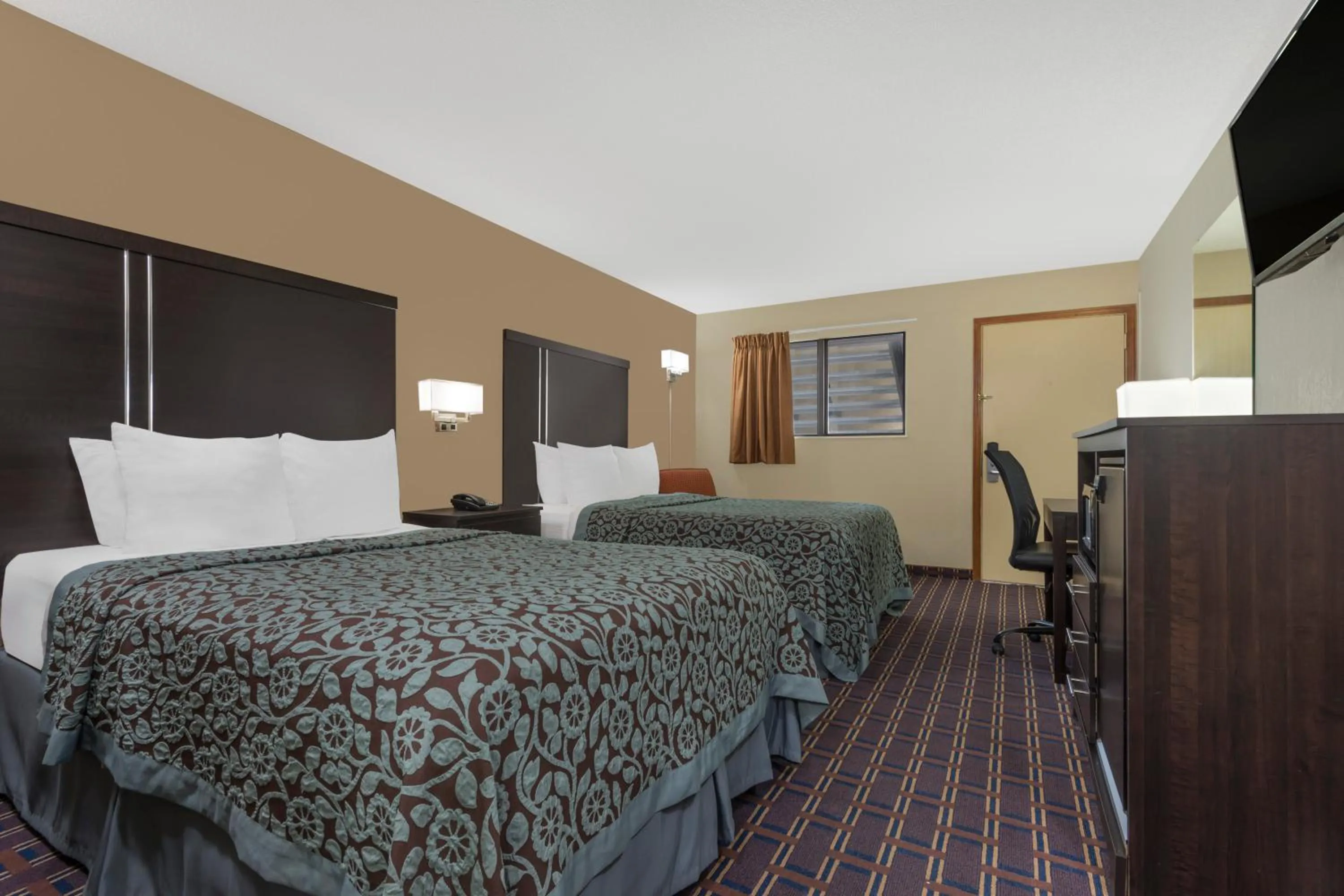 Double Room - single occupancy - Non-Smoking  in Days Inn by Wyndham Maumee/Toledo
