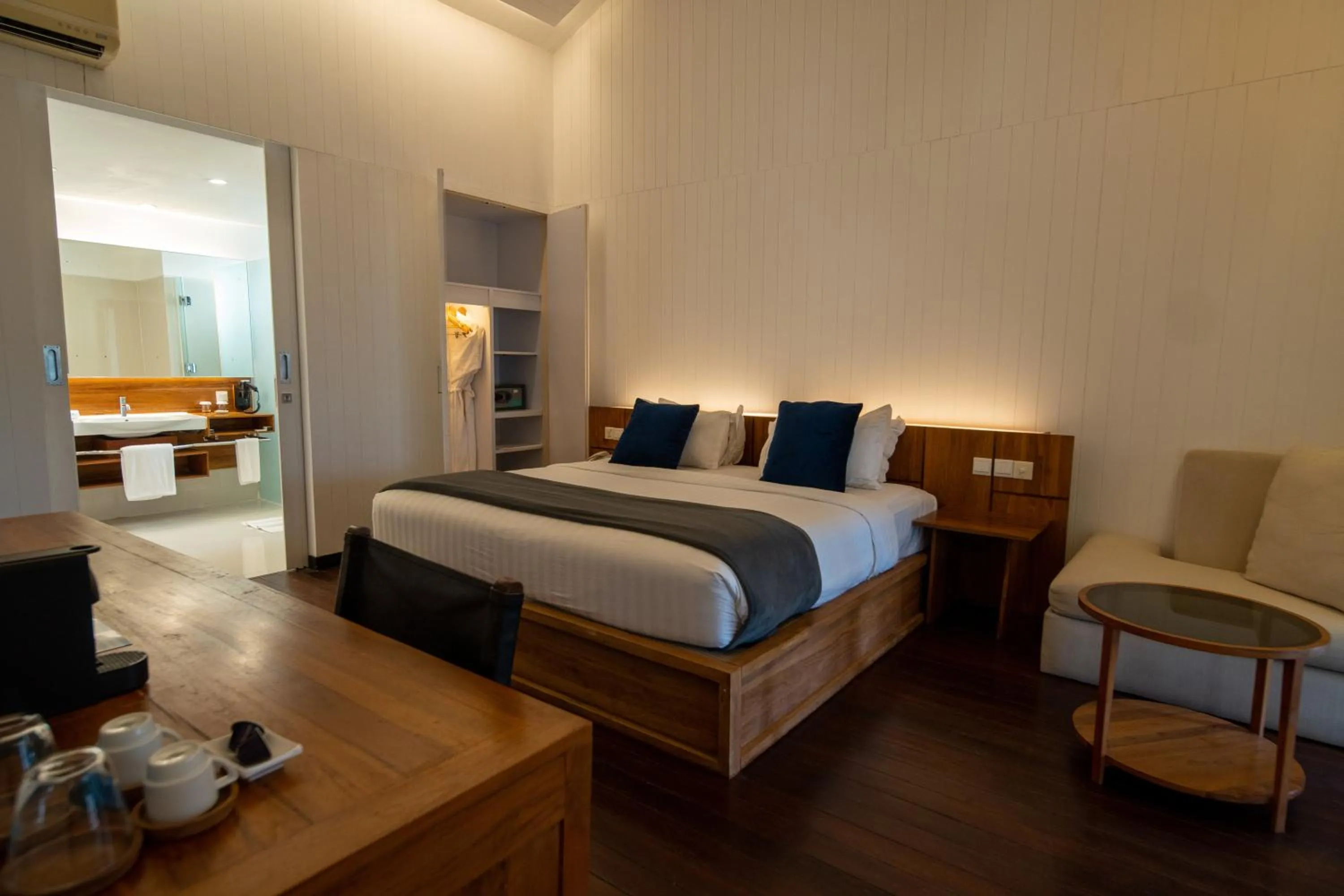 Bedroom, Bed in Turi Beach Resort