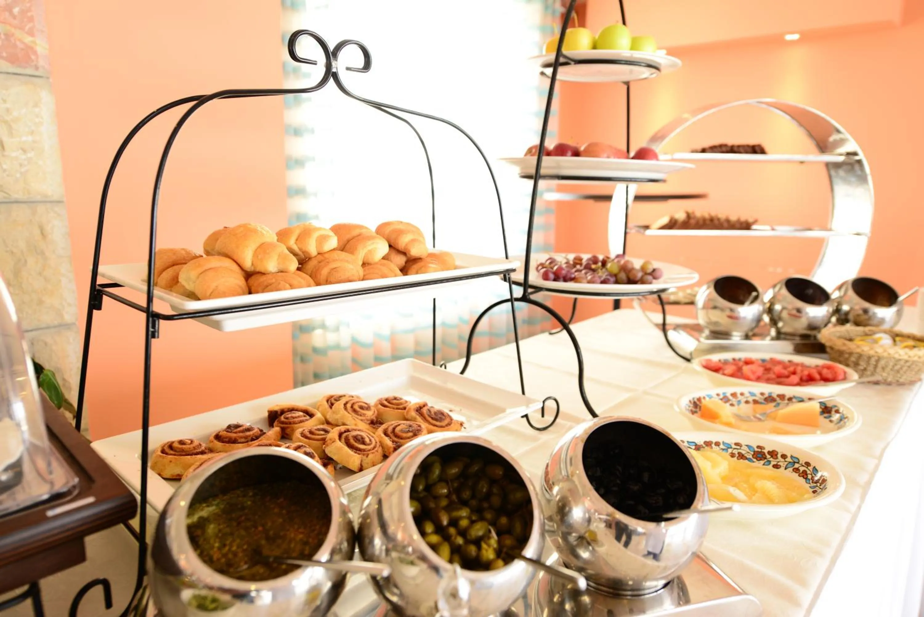 Restaurant/places to eat in St. George Hotel