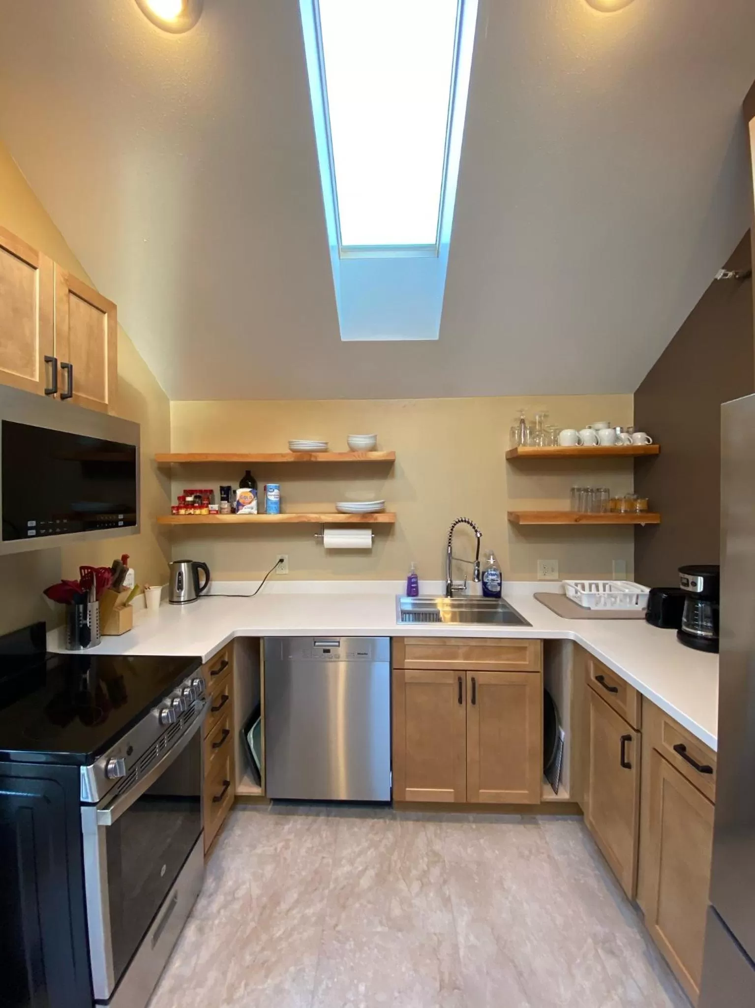 Kitchen or kitchenette, Kitchen/Kitchenette in Goldsmith's River Front Inn