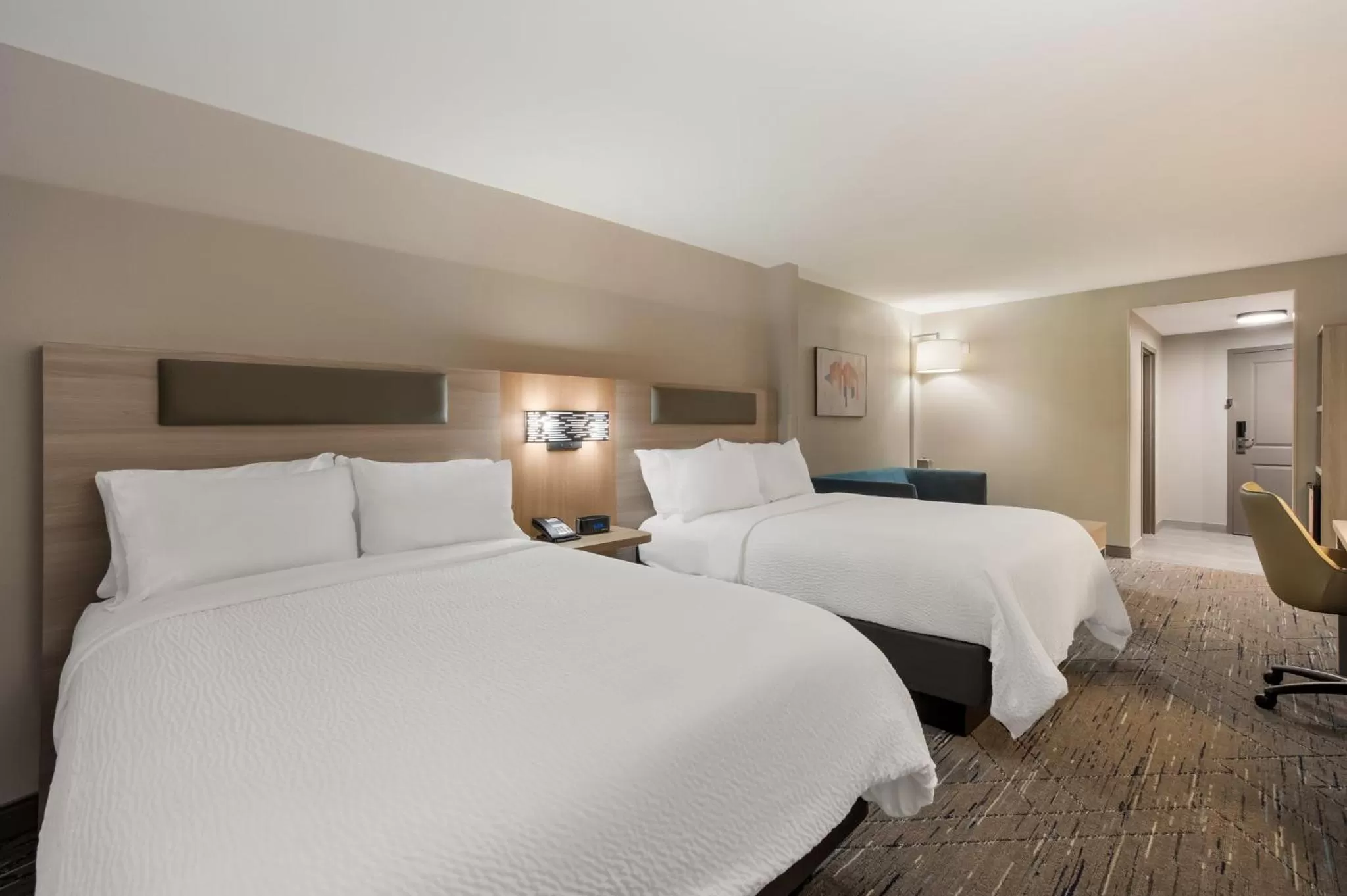 Photo of the whole room, Bed in Holiday Inn Express & Suites Lexington by IHG