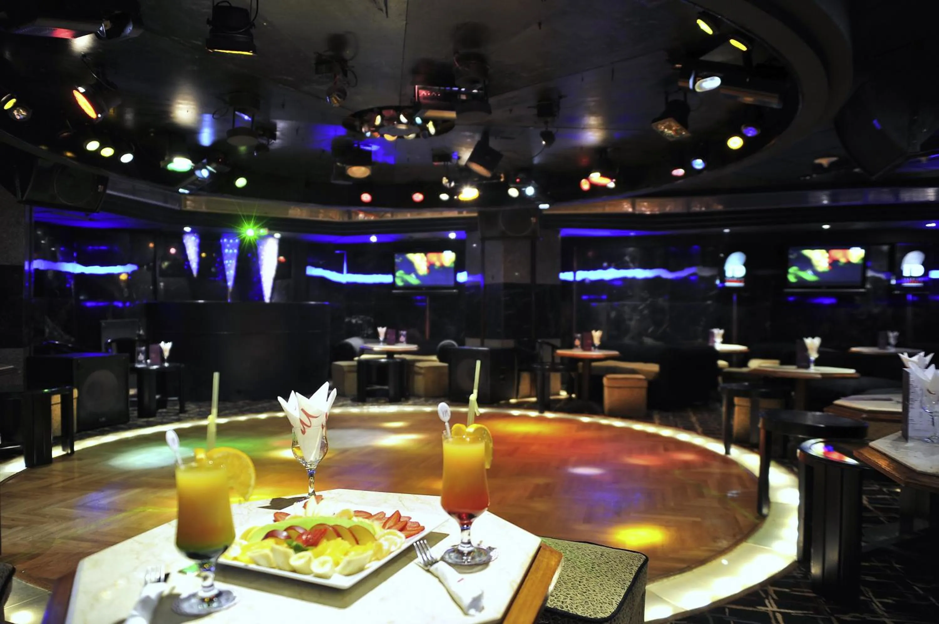Nightclub / DJ in Romance Alexandria Hotel