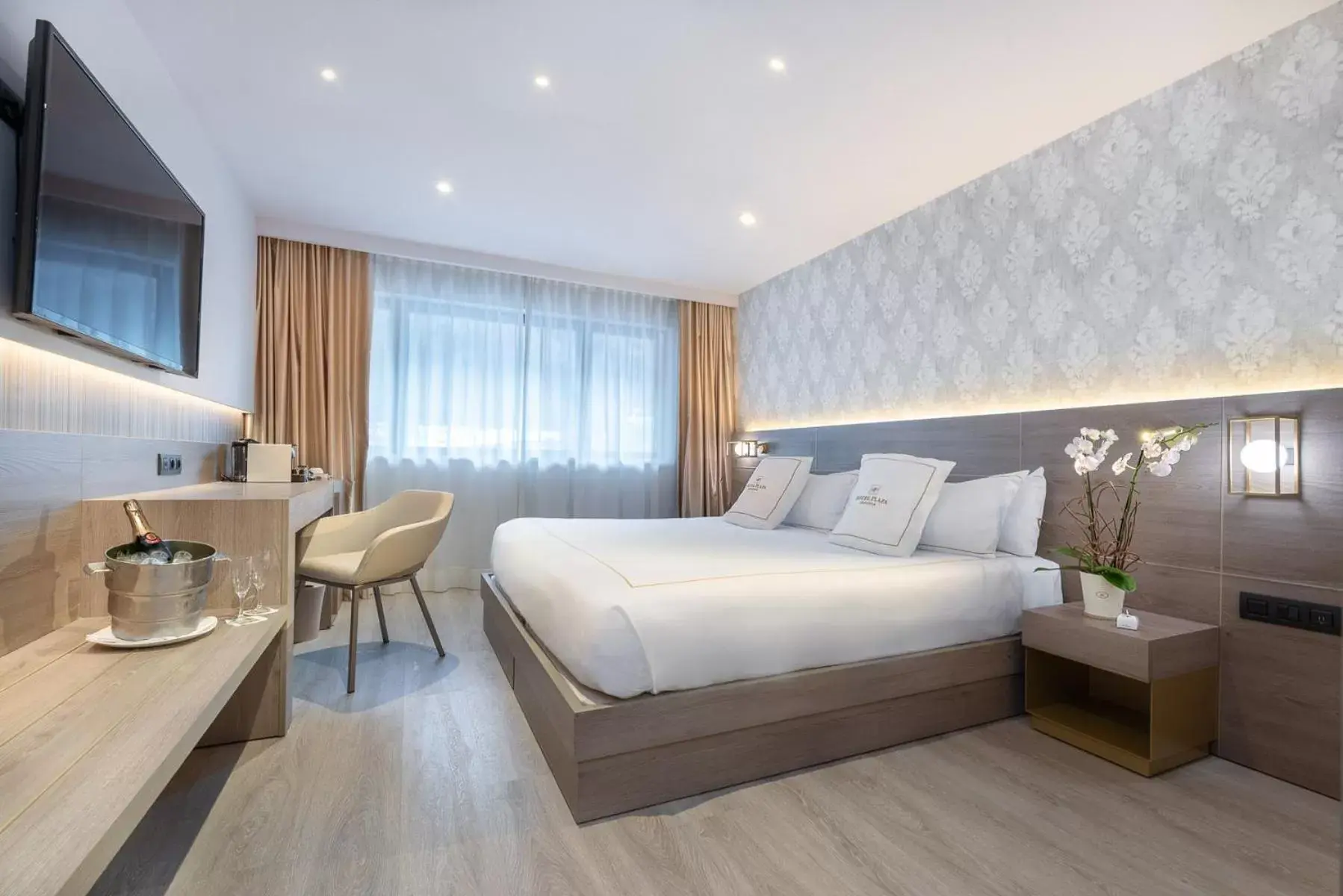 Premier Double Room in Grand Plaza Hotel & Wellness Premier Double Room in Grand Plaza Hotel & Wellness