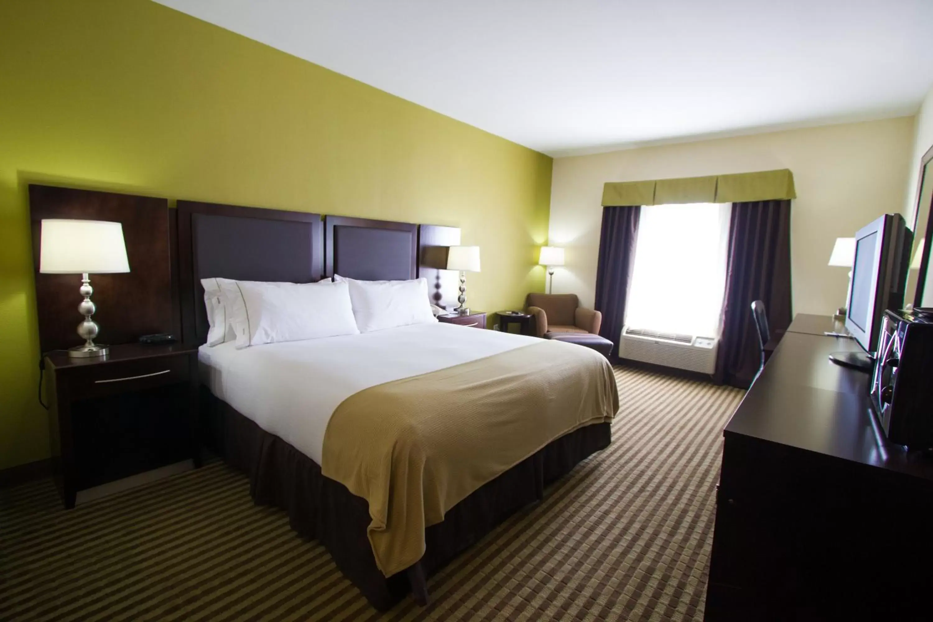 King Room - Mobility Access/Hearing Accessible in Holiday Inn Express Hotel & Suites Nacogdoches by IHG King Room - Mobility Access/Hearing Accessible in Holiday Inn Express Hotel & Suites Nacogdoches by IHG
