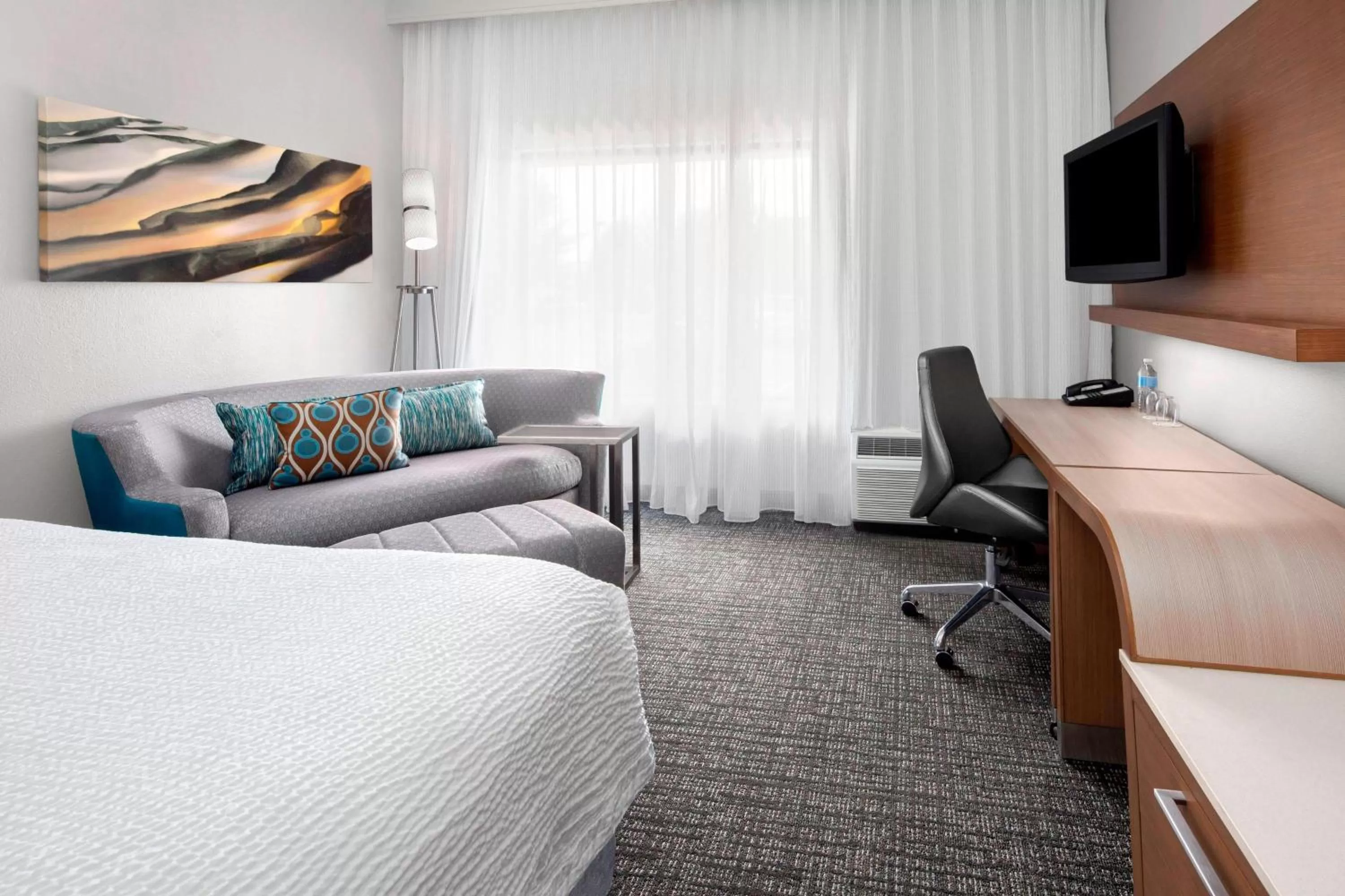 King Room with Sofa Bed in Courtyard Bowling Green Convention Center