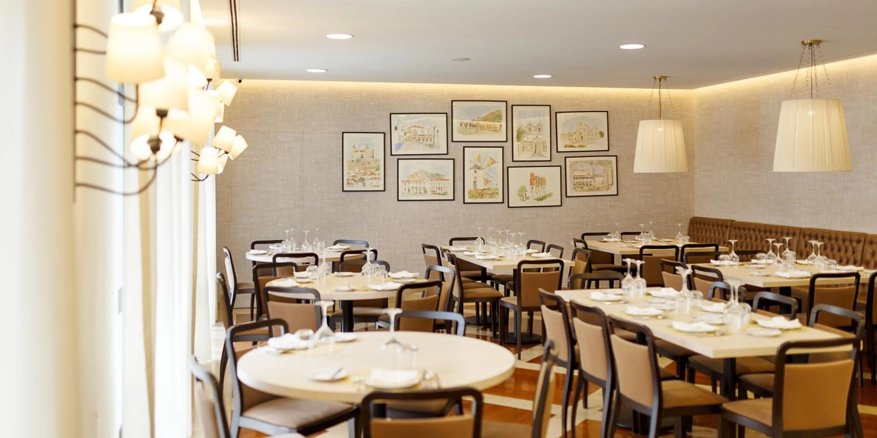 Restaurant/places to eat in Hotel Cinquentenario & Conference Center