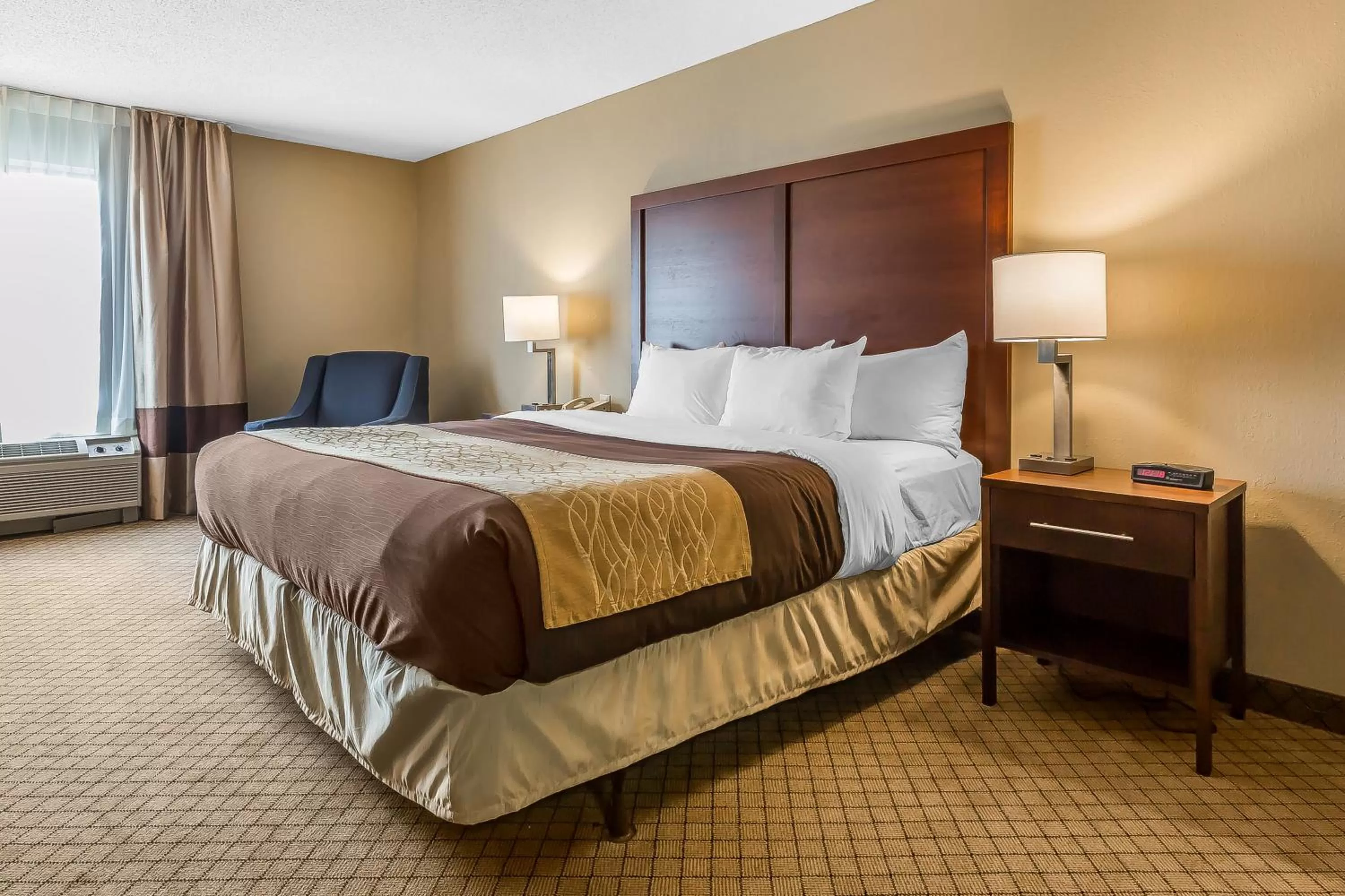 King Room - Non-Smoking in Comfort Inn & Suites Mishawaka-South Bend