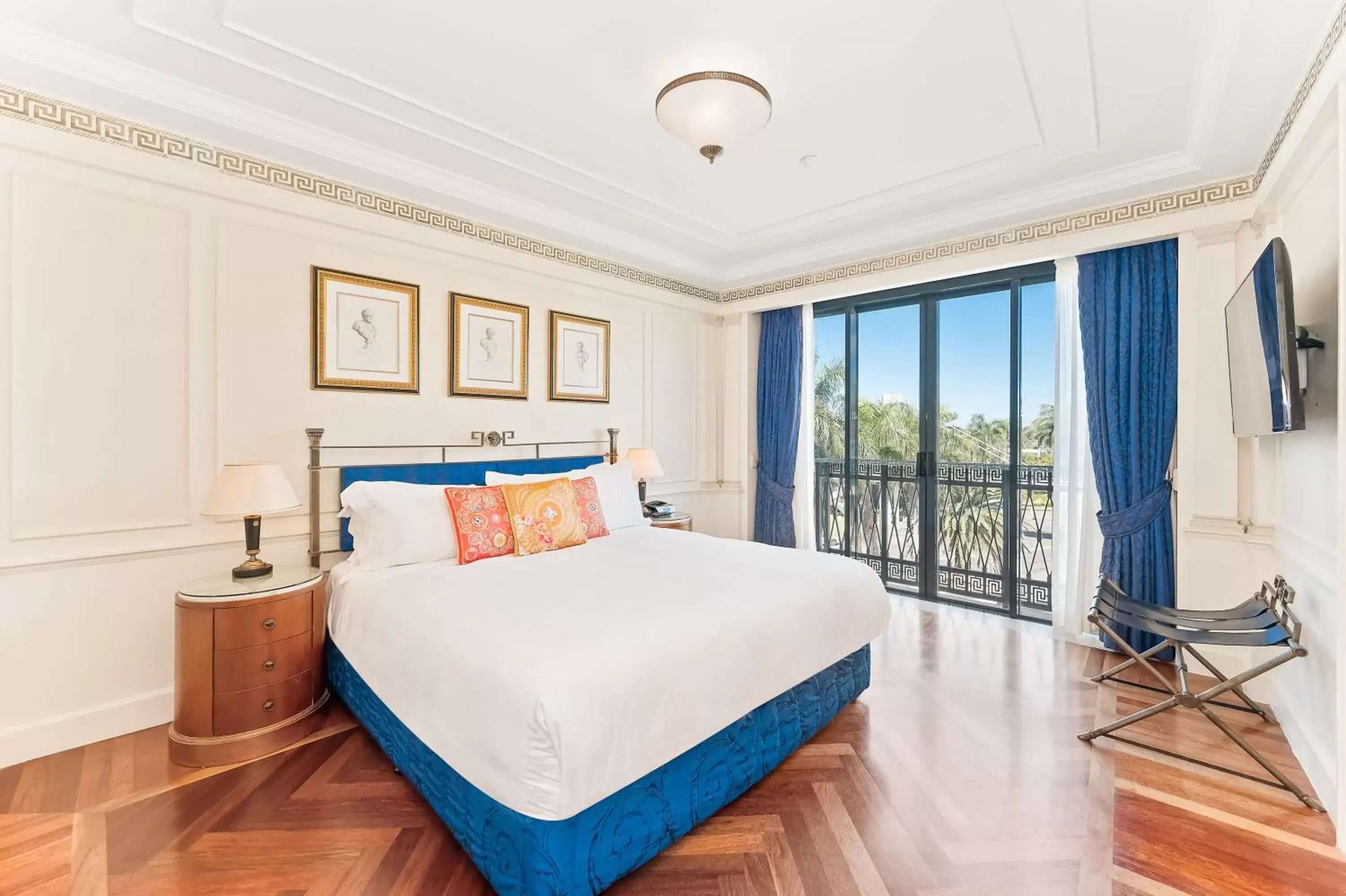 Deluxe Suite in Imperial Hotel Gold Coast Deluxe Suite in Imperial Hotel Gold Coast