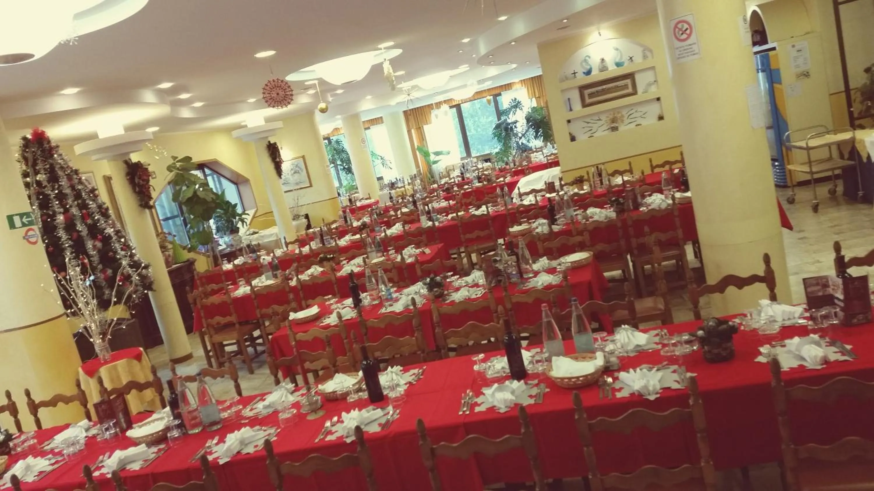 Restaurant/places to eat in Hotel Marrani