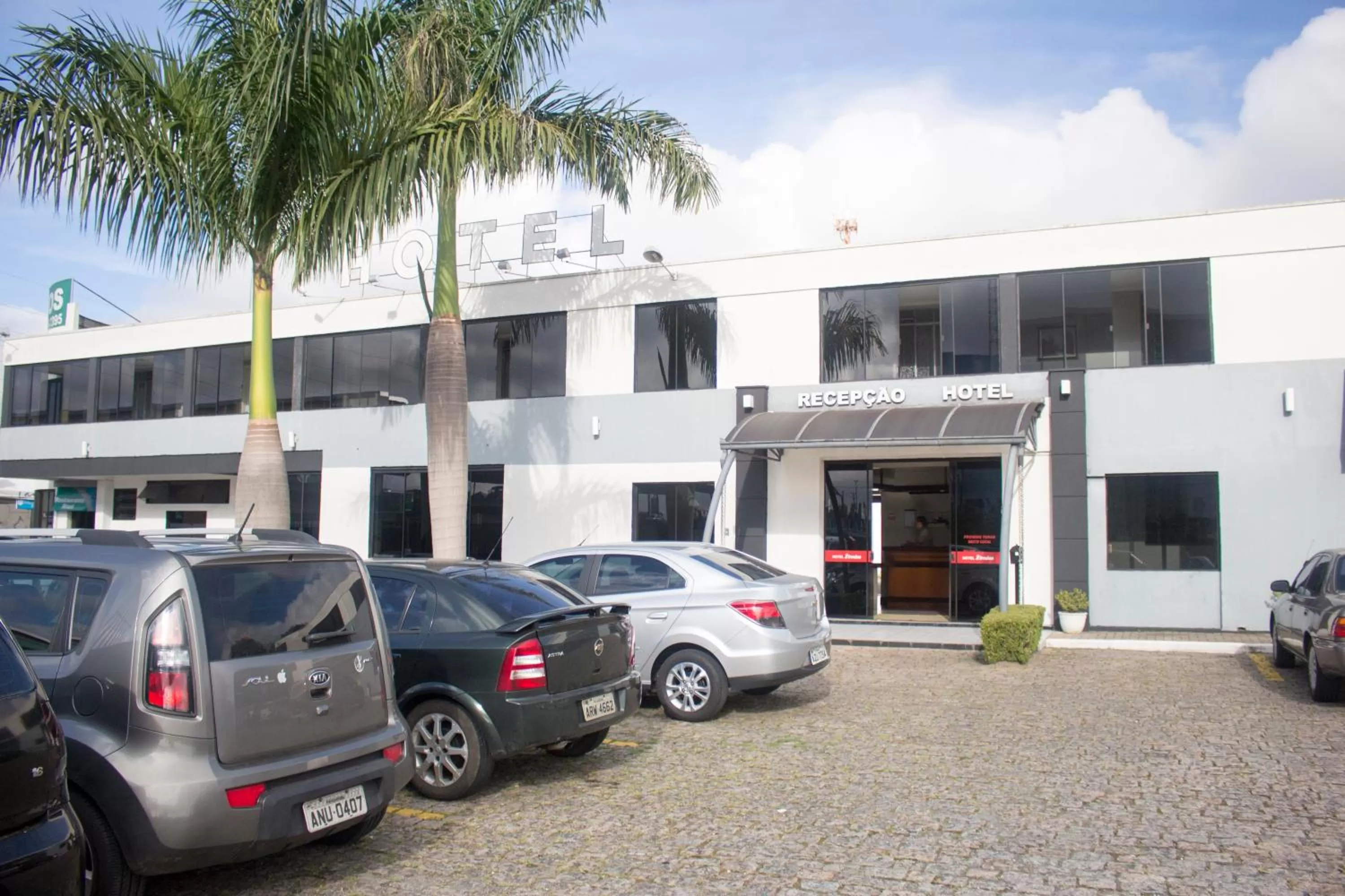 Property building in Hotel Dois Irmãos