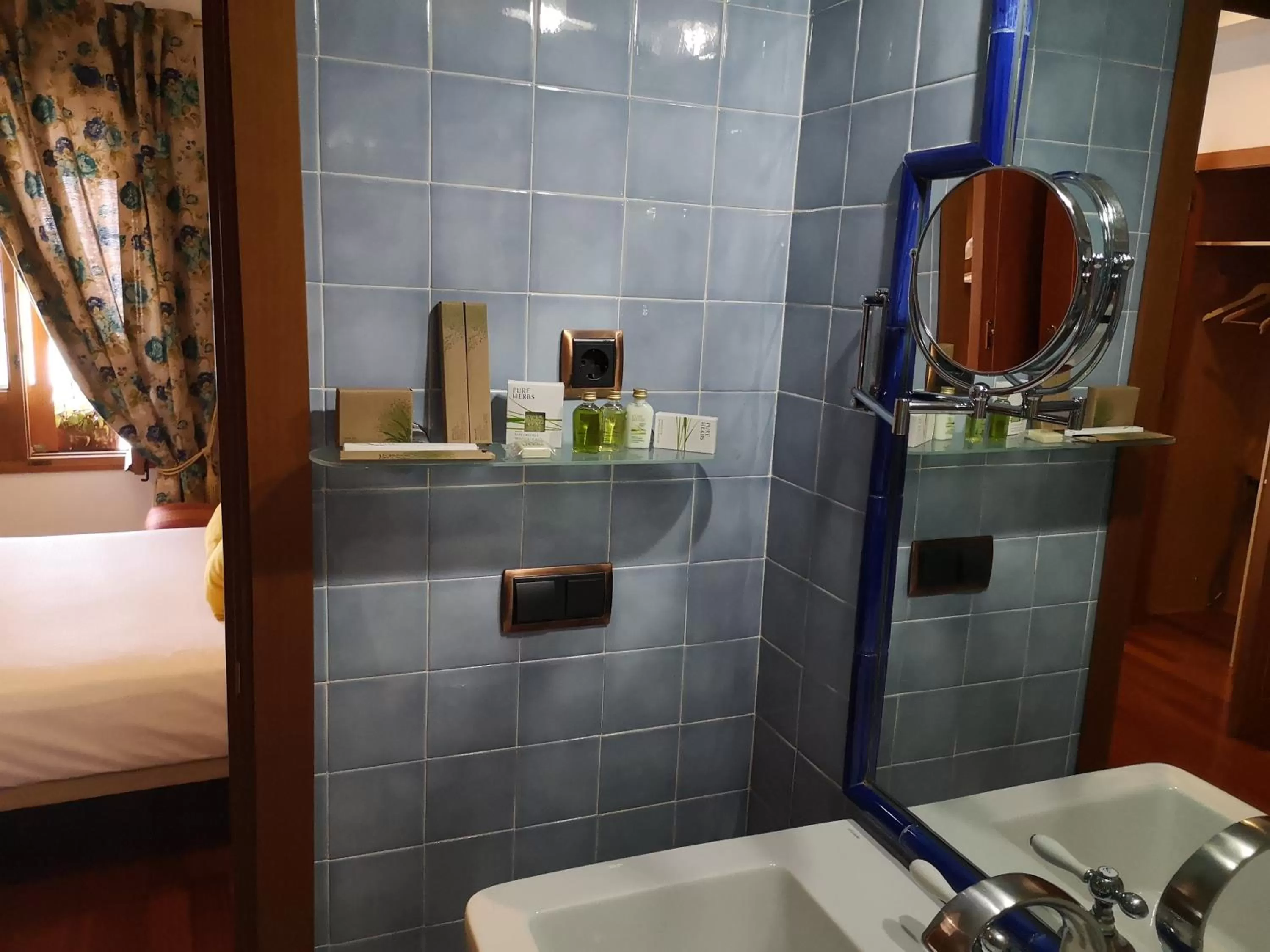 Toilet in La Llave de la Judería Hotel Boutique