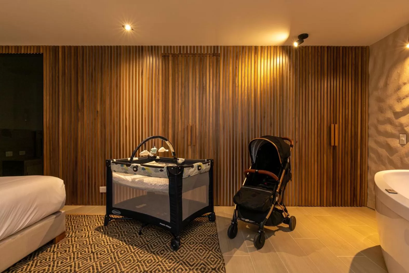 cot, Bed in Landmark Hotel