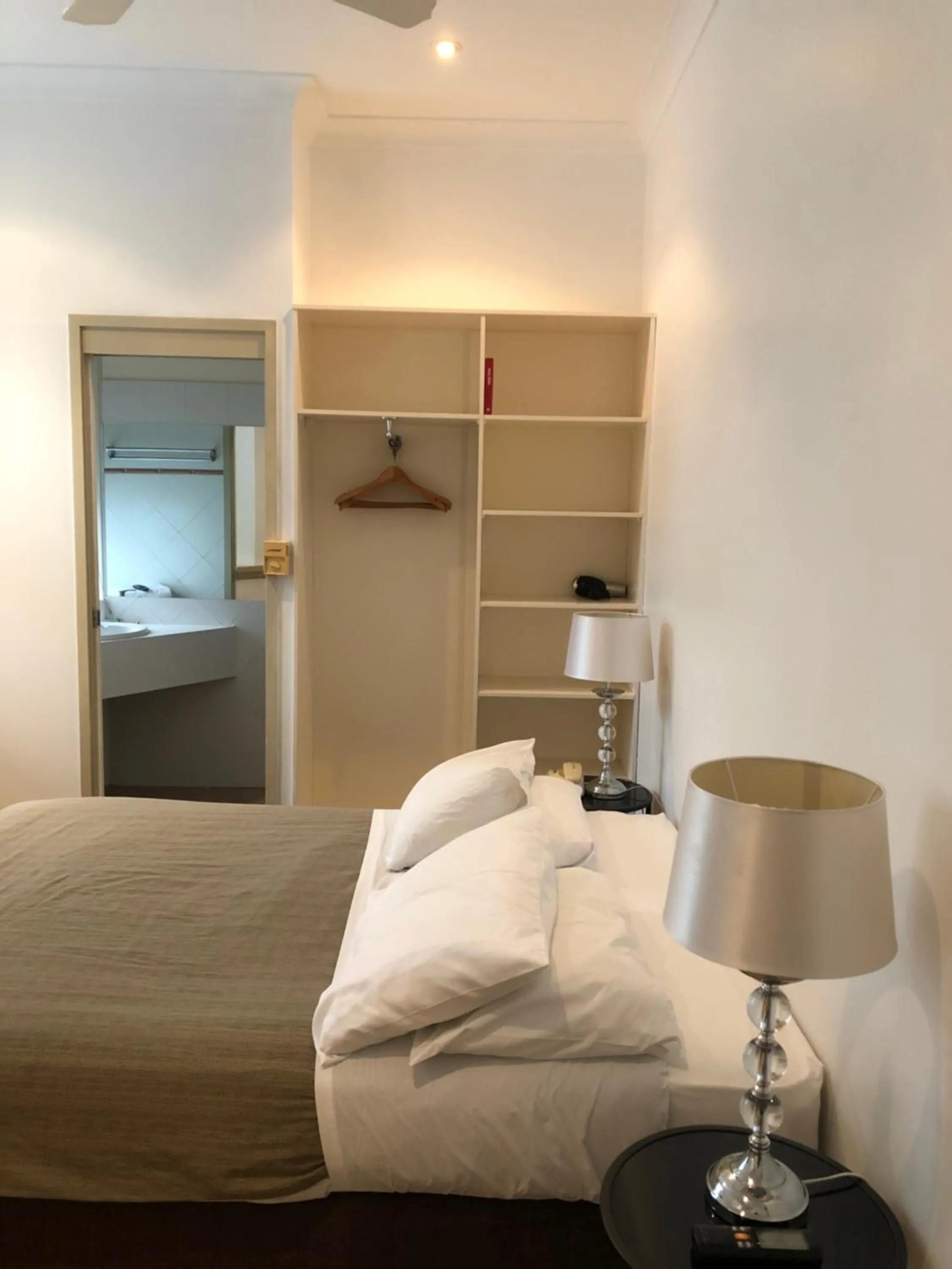 Photo of the whole room, Bed in Hotel 59 Sydney