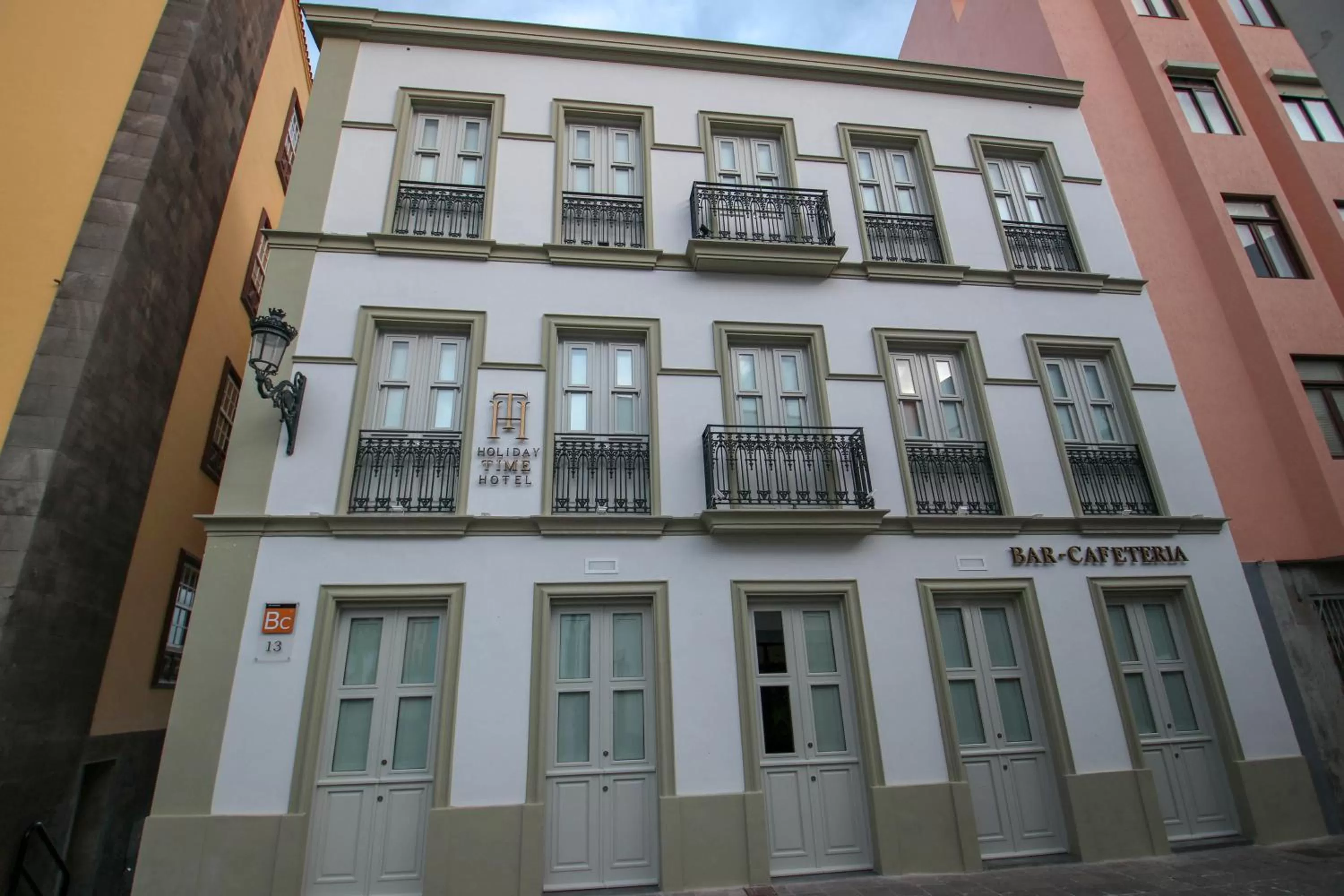 Property building in Hotel Emblemático Holiday Time