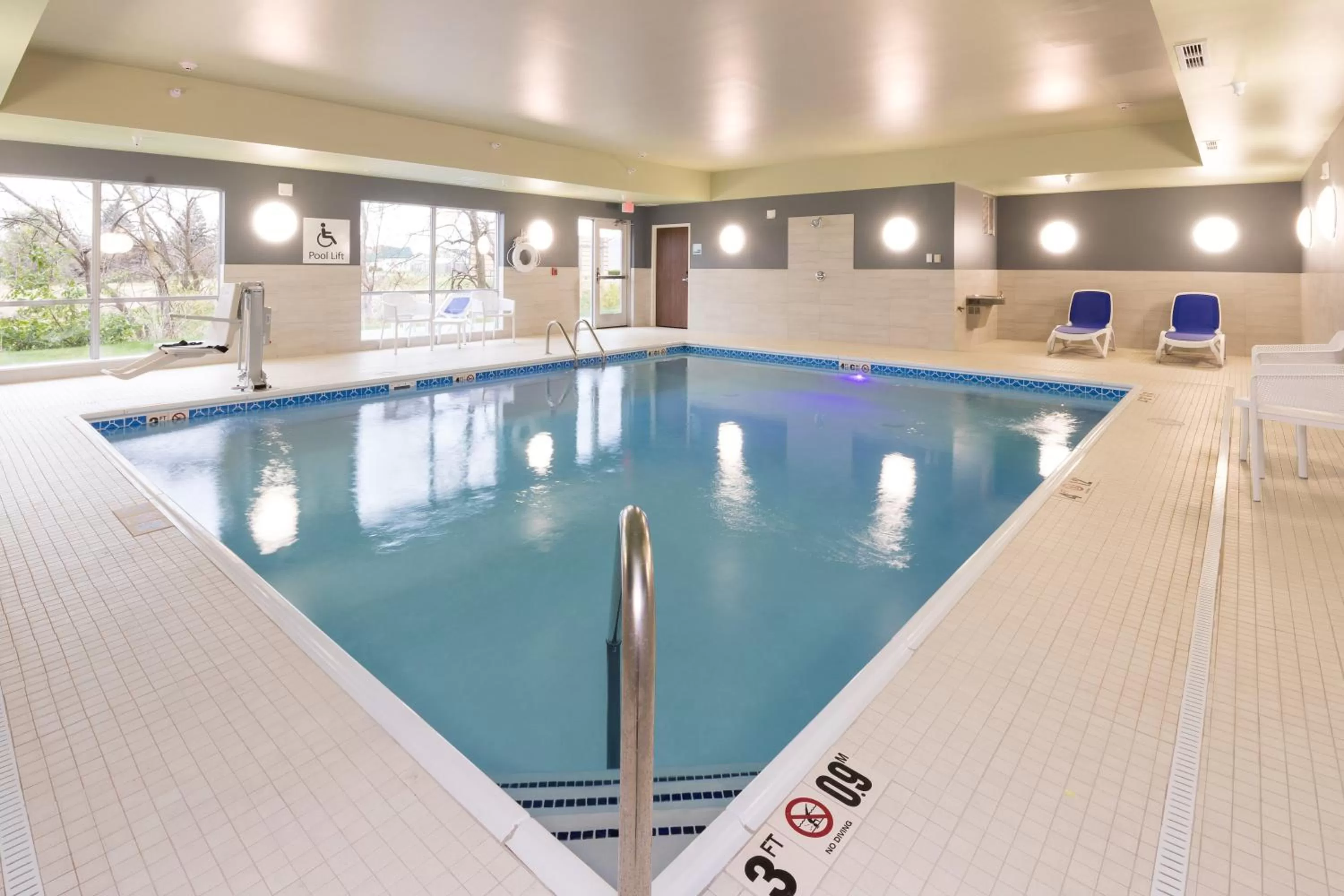 Swimming pool in Holiday Inn Express & Suites - Auburn by IHG