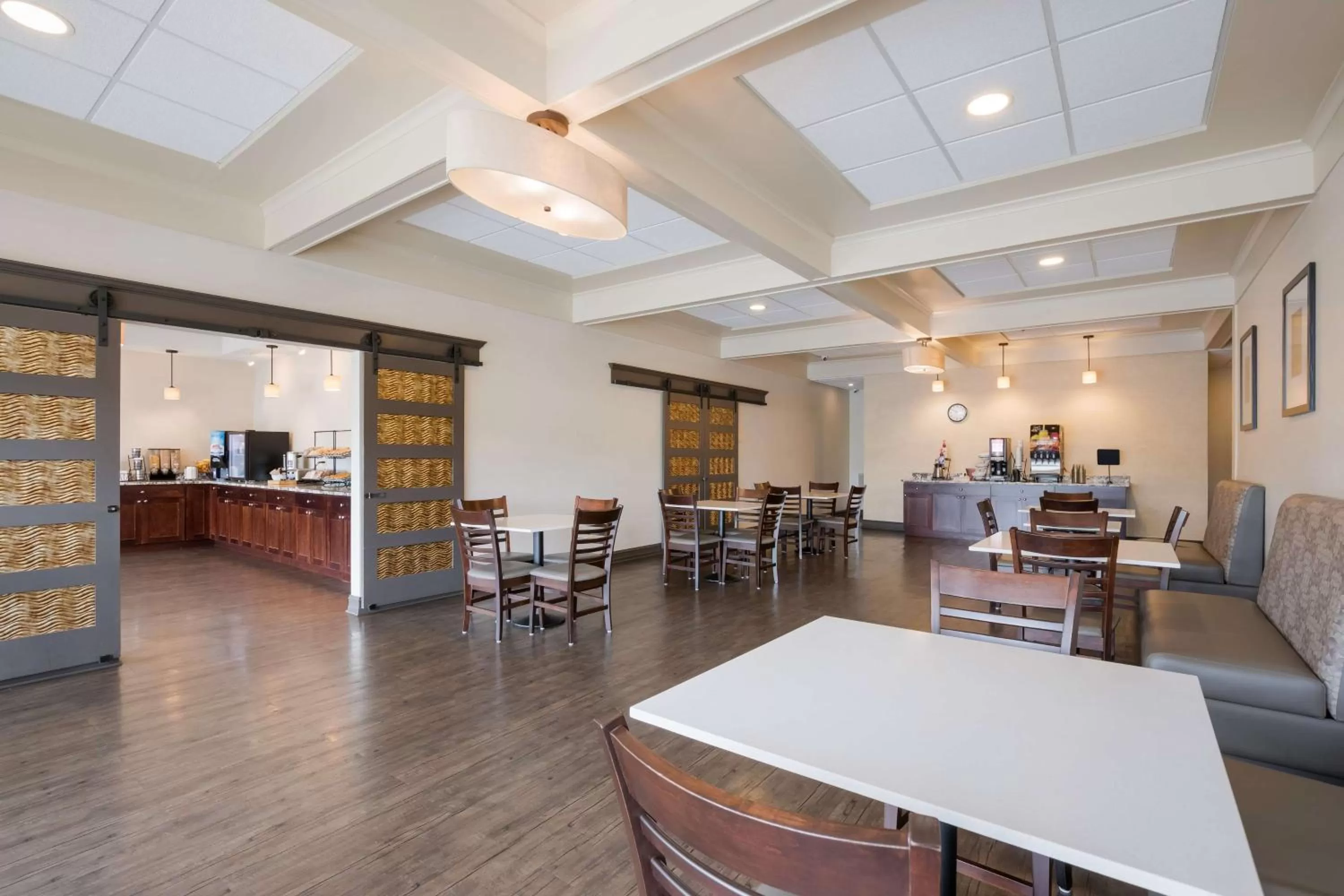 Breakfast in Best Western Northwest Indiana Inn