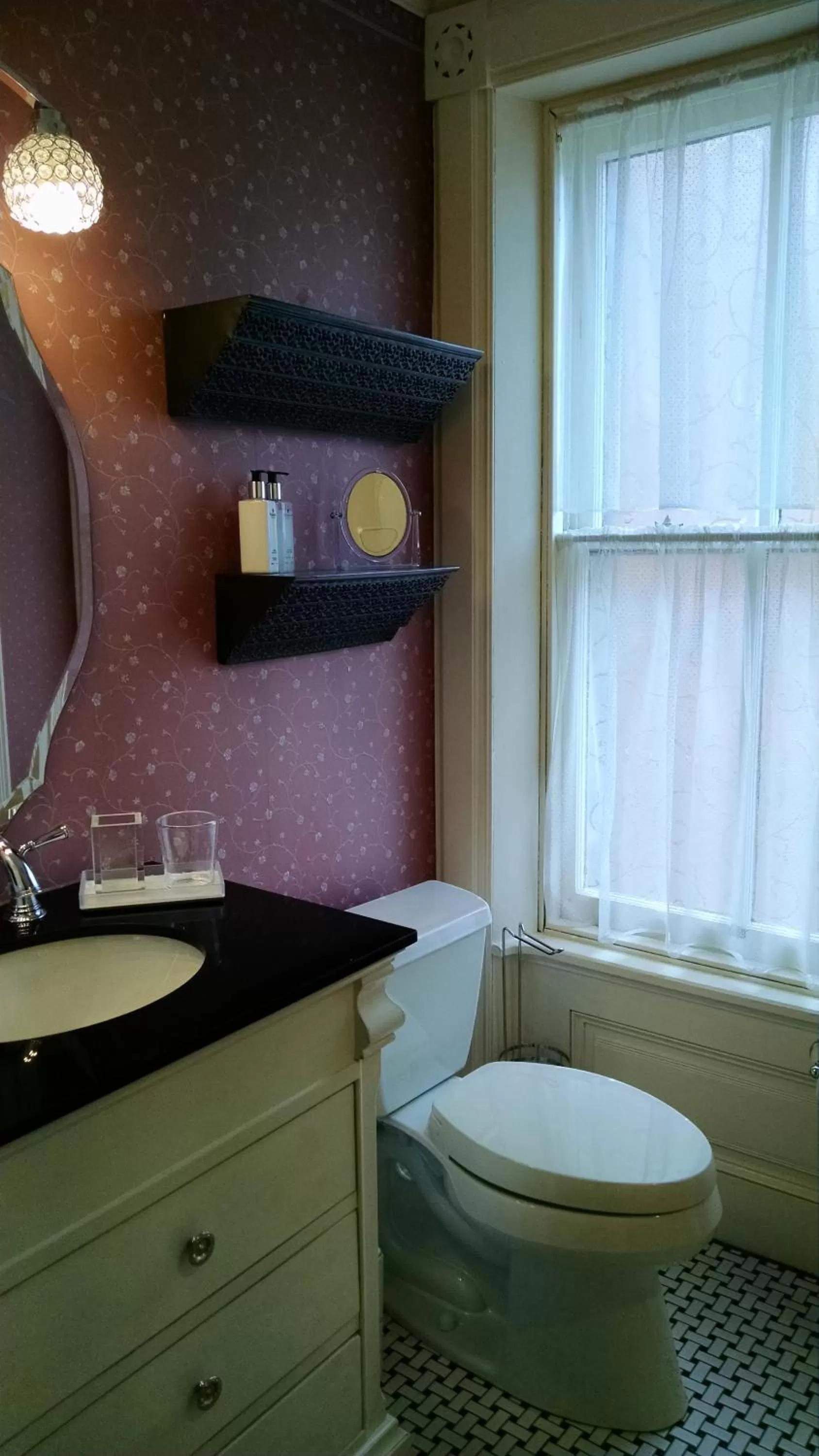 Bathroom in Georges on York B&B