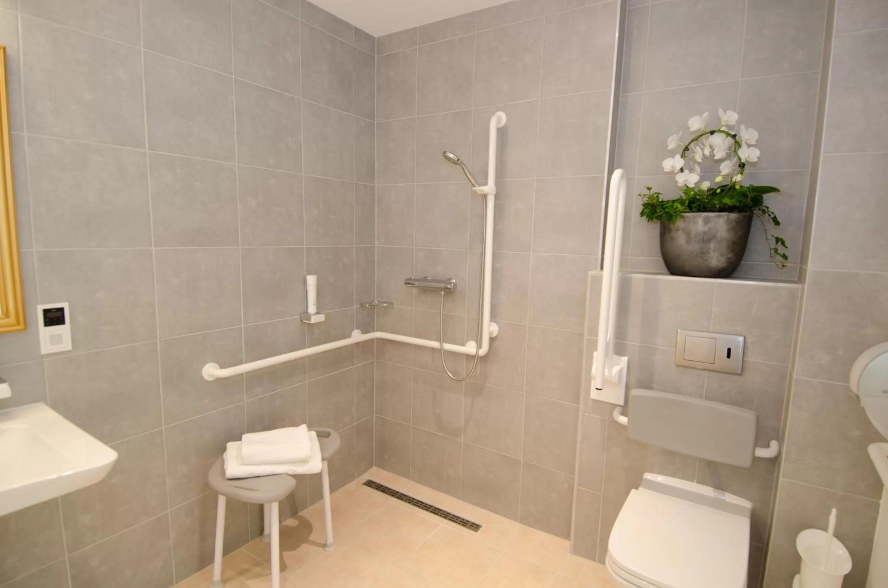 Bathroom in Hubertushof Fromwald Hotel und Gasthof